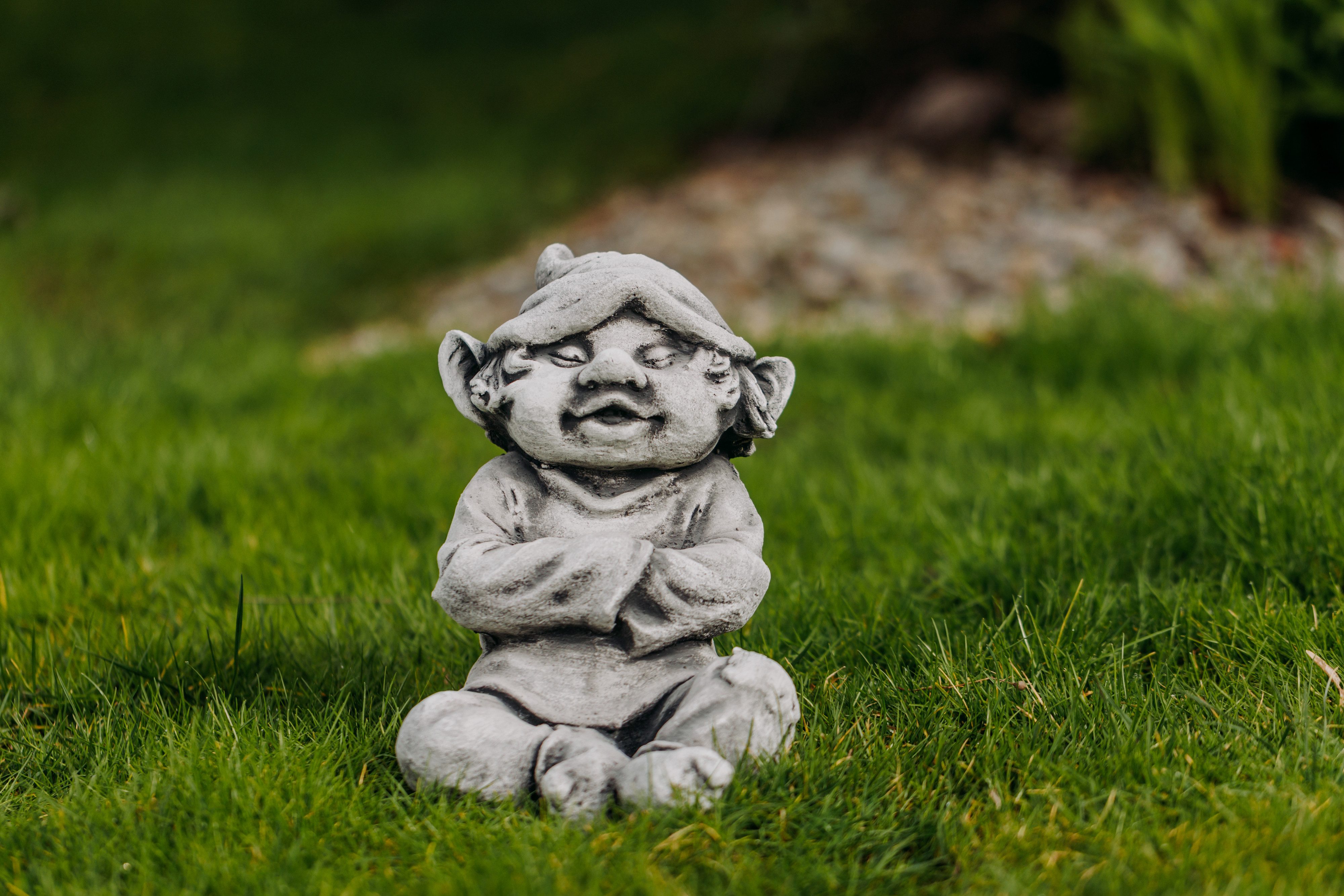 gartendekoparadies.de Gartenfigur Gnom Sonnenfreund, Steinfigur, H. 29 cm, 9 kg, Frostsicher