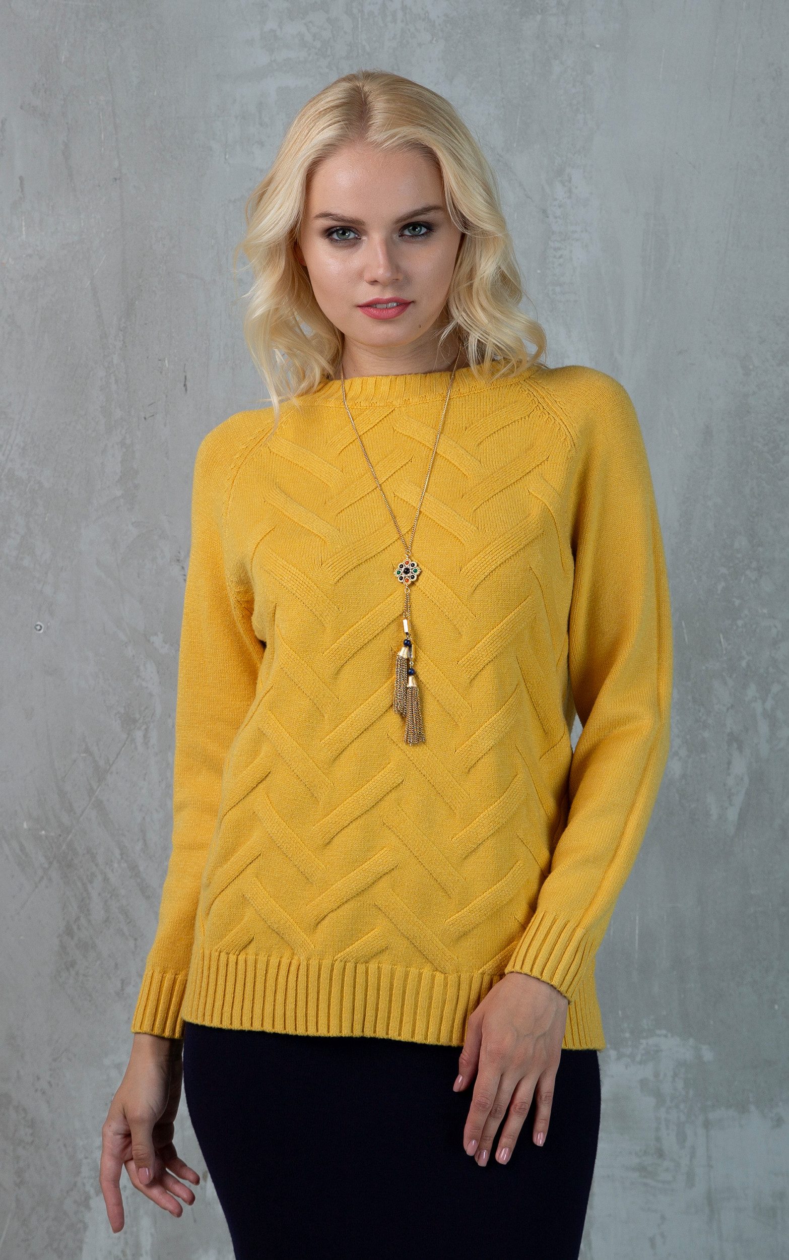 Strickpullover gelber Pullover mit diagonal strukturierter Strickfront