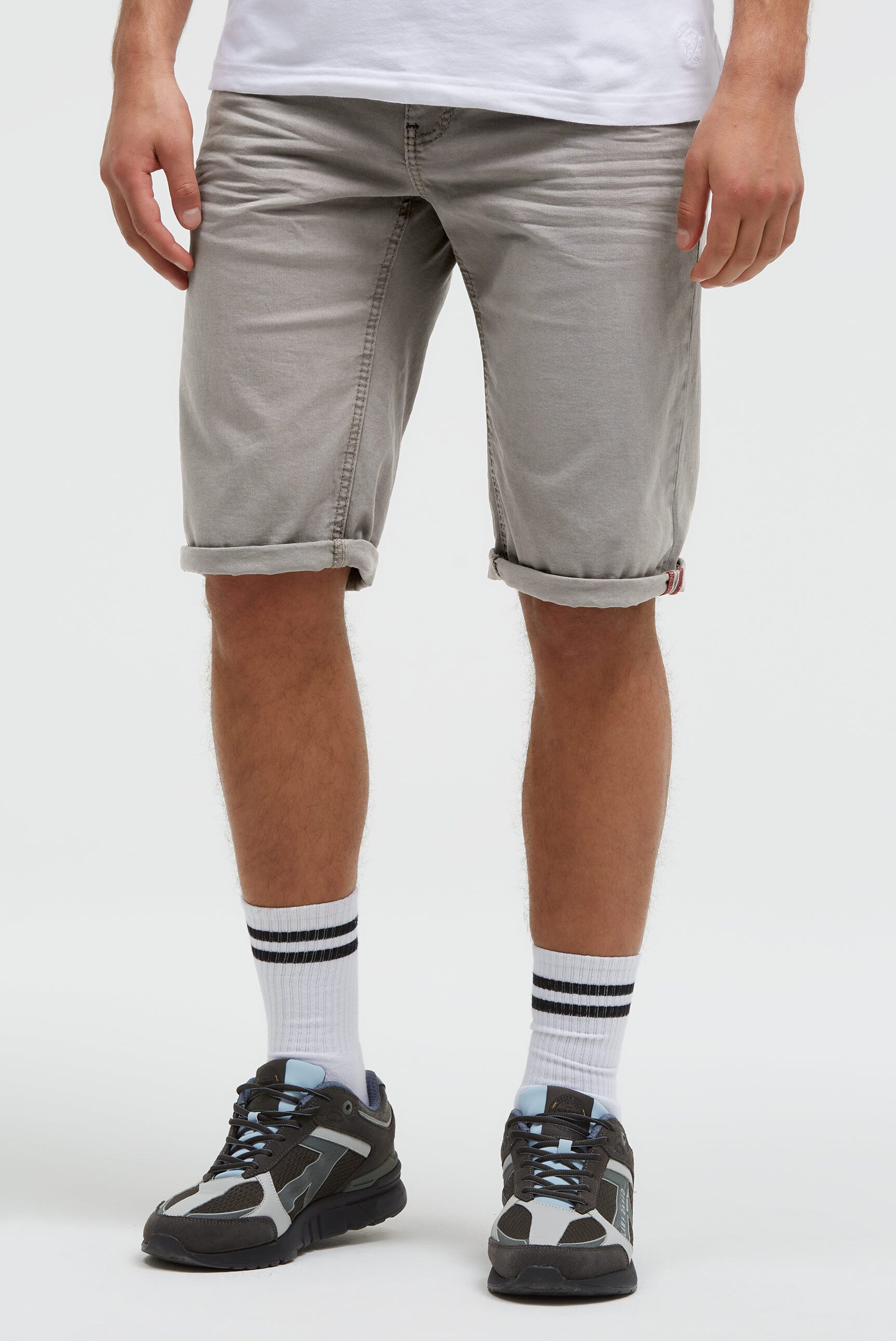 CAMP DAVID Jeansshorts mit geknöpften Klappentaschen am Gesäß