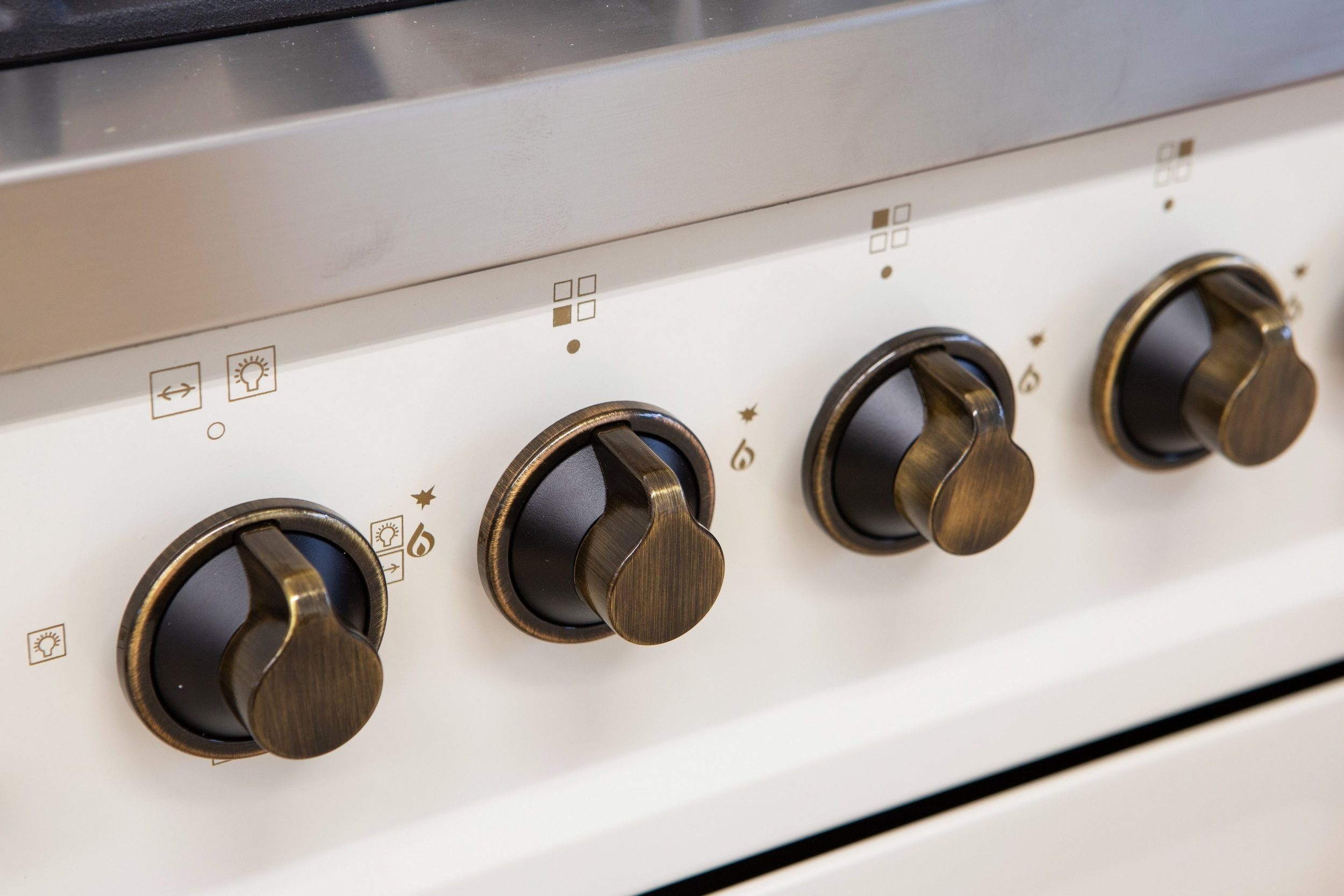 GURARI Gas-Standherd GCH E 914 Cr R, mit 1-fach-Teleskopauszug, Retro Gas Elektro Standherd 90 cm/ Nostalgie Range Coocker / 121L