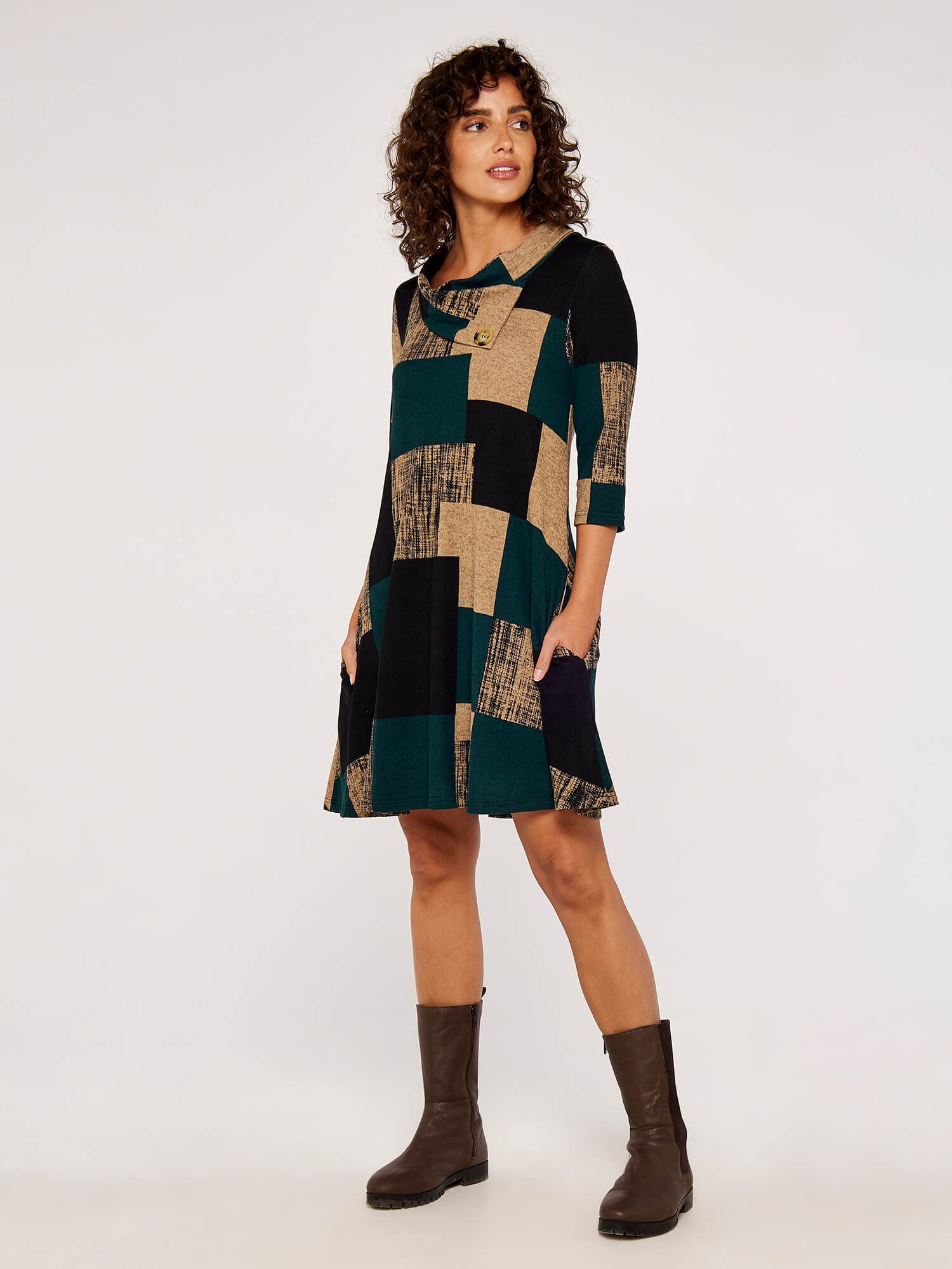 Apricot Strickkleid Swing Dress mit Umschlagkragen günstig online kaufen