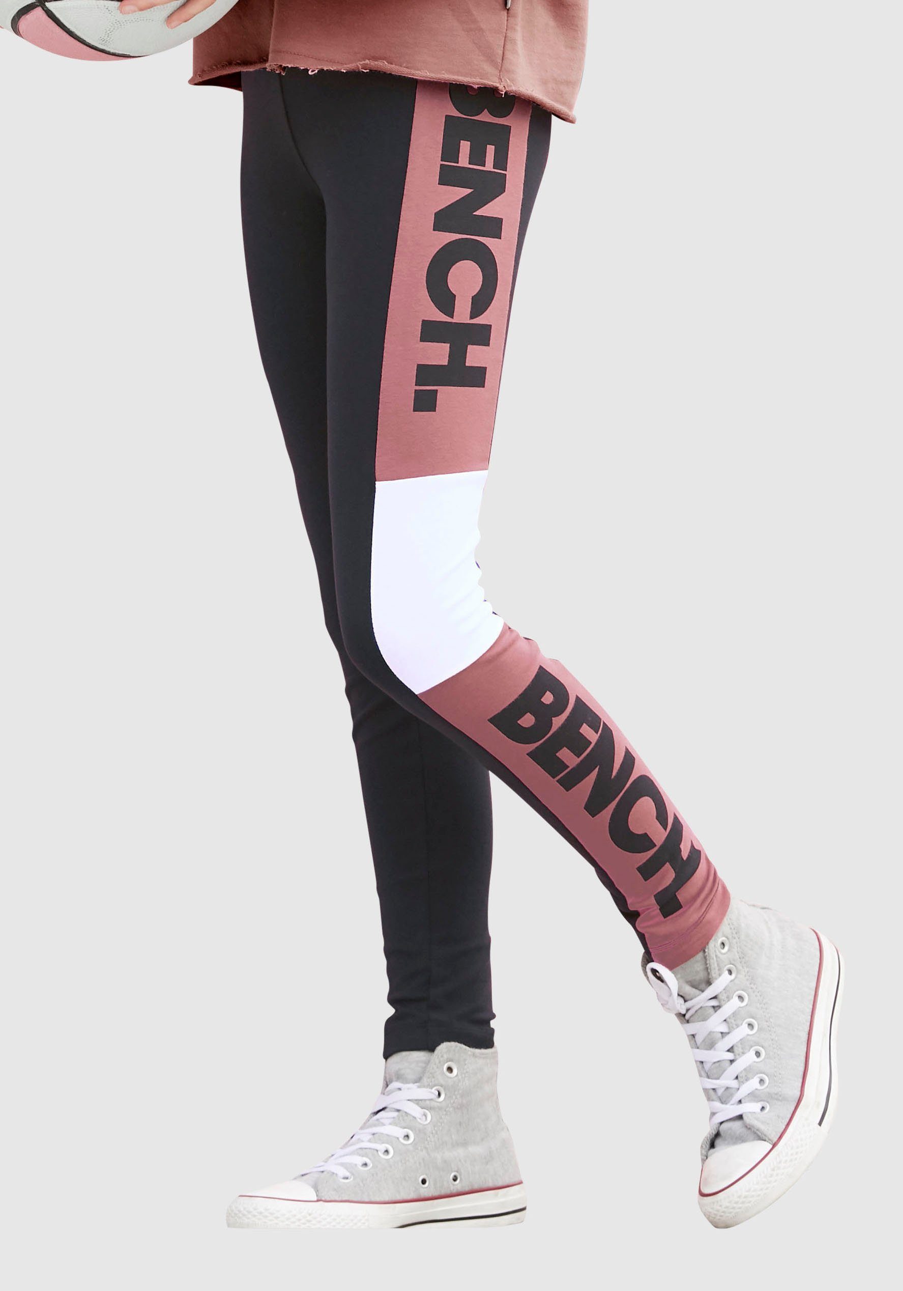 Bench. Leggings mit Einsätzen und Logo-Druck | Stretchhosen