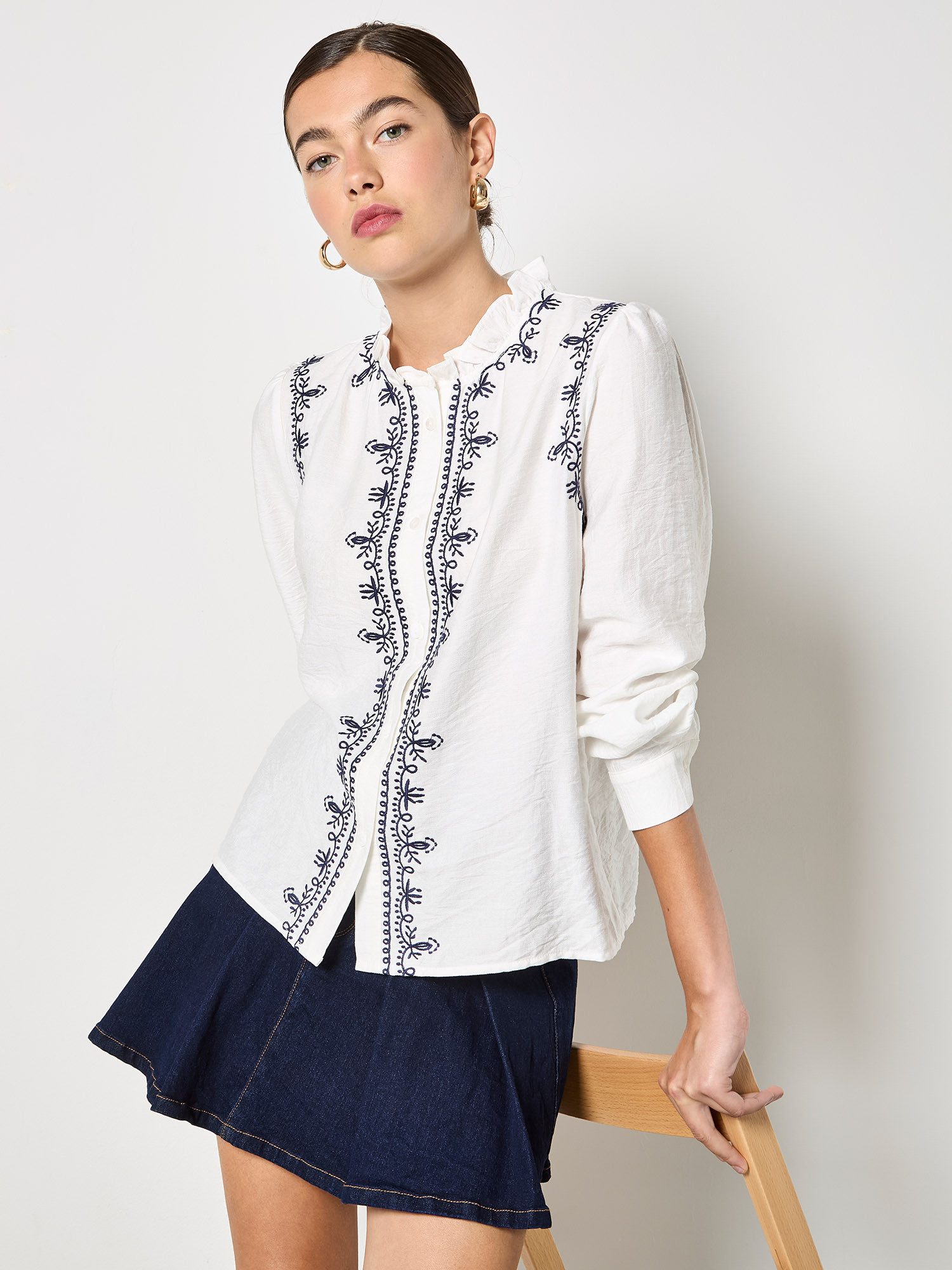 Apricot Klassische Bluse Bestickte Bluse mit Rüschenkragen Stickerei günstig online kaufen