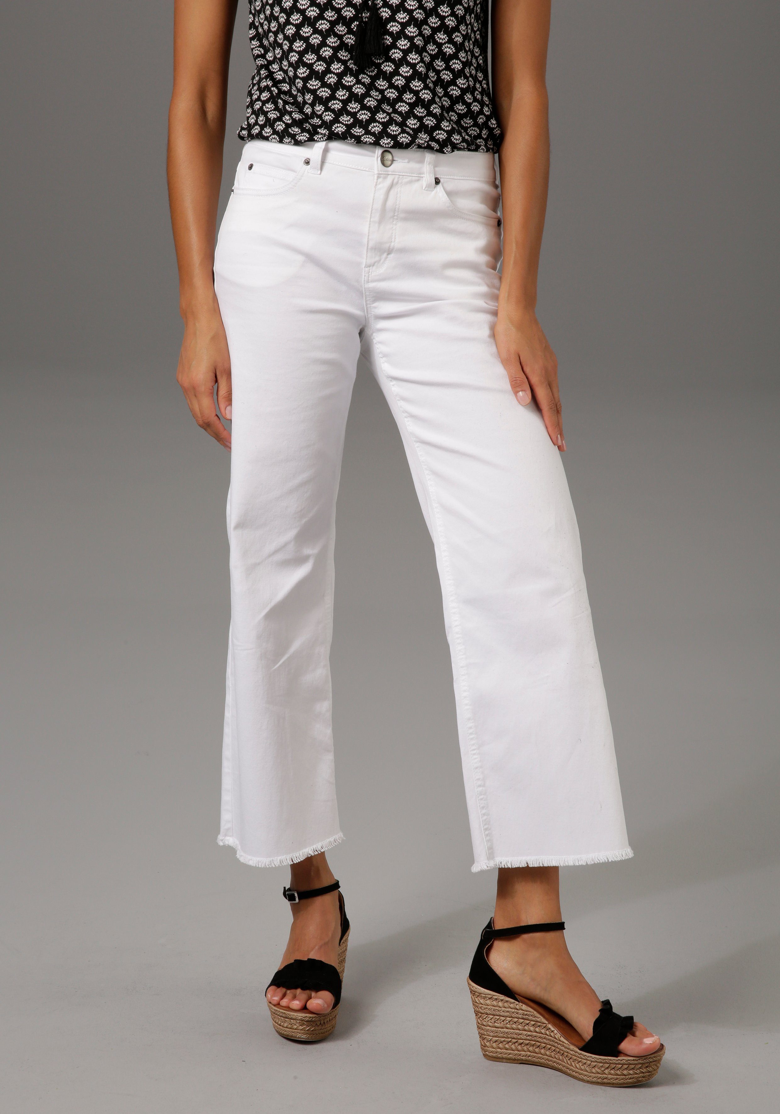 Aniston CASUAL leicht white ausgefranstem Beinabschluss 7/8-Jeans mit