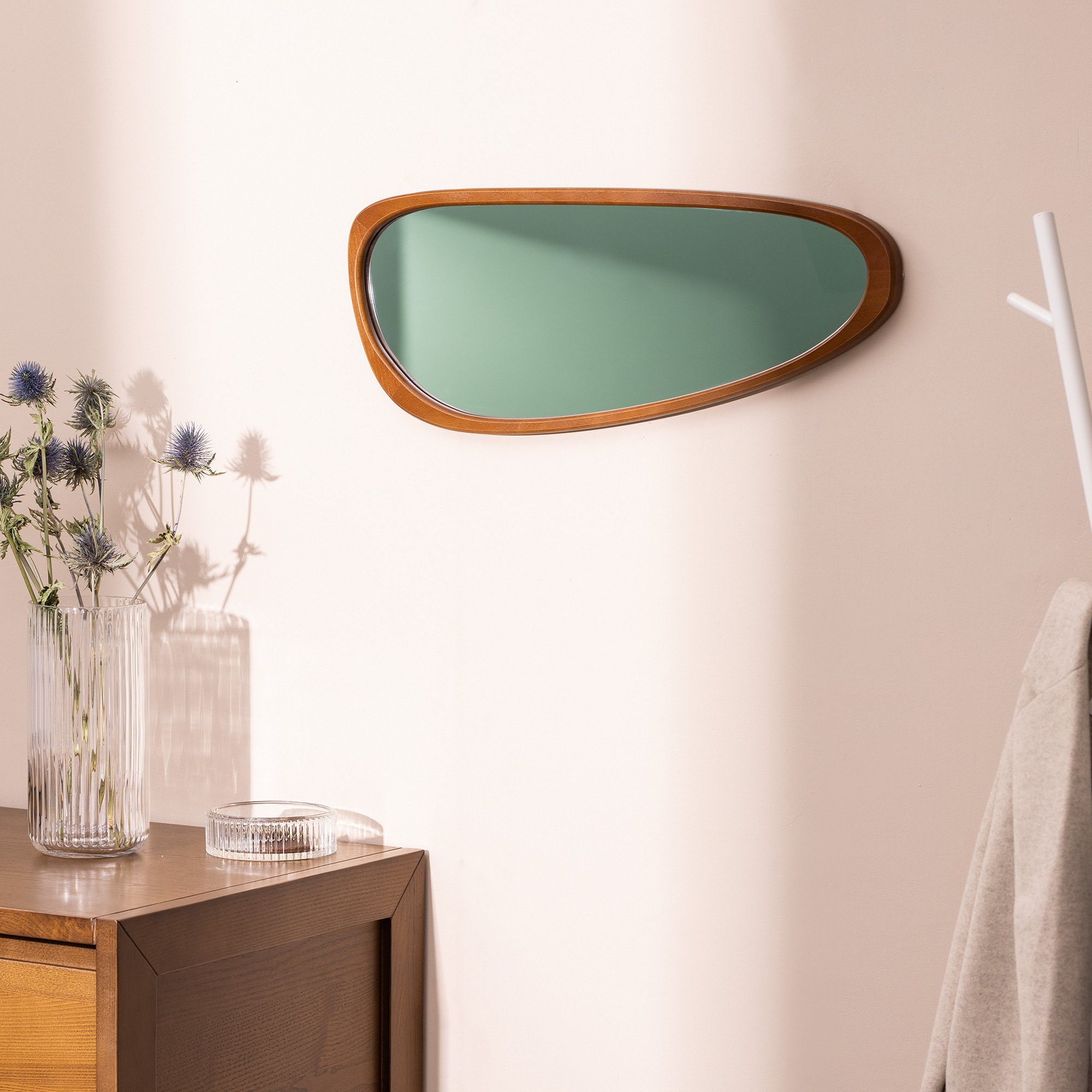 Navaris Wandspiegel Asymmetrischer Wandspiegel mit Holzrahmen günstig online kaufen