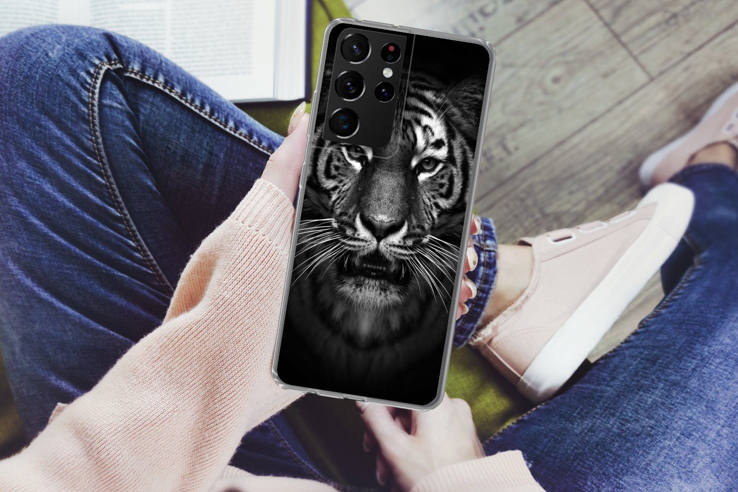 MuchoWow Handyhülle für Samsung Galaxy S21 Ultra Tiger - Tiere - Schwarz - Weiß - Porträt, Phone Case, Silikon, Schutzhülle Dünn