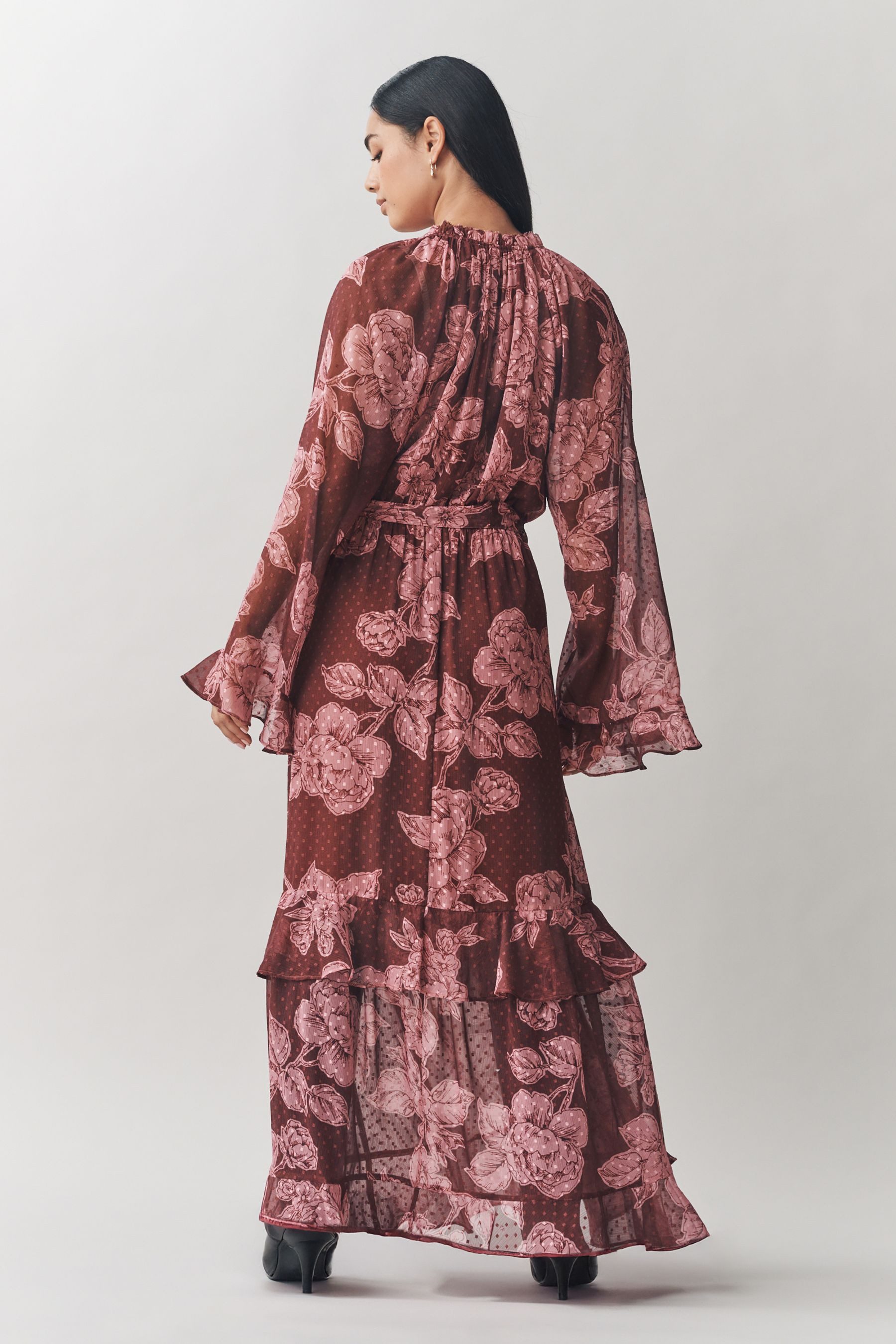 LAURA ASHLEY Maxikleid Laura Ashley Chiffon-Maxikleid mit Rüschen (1-tlg)