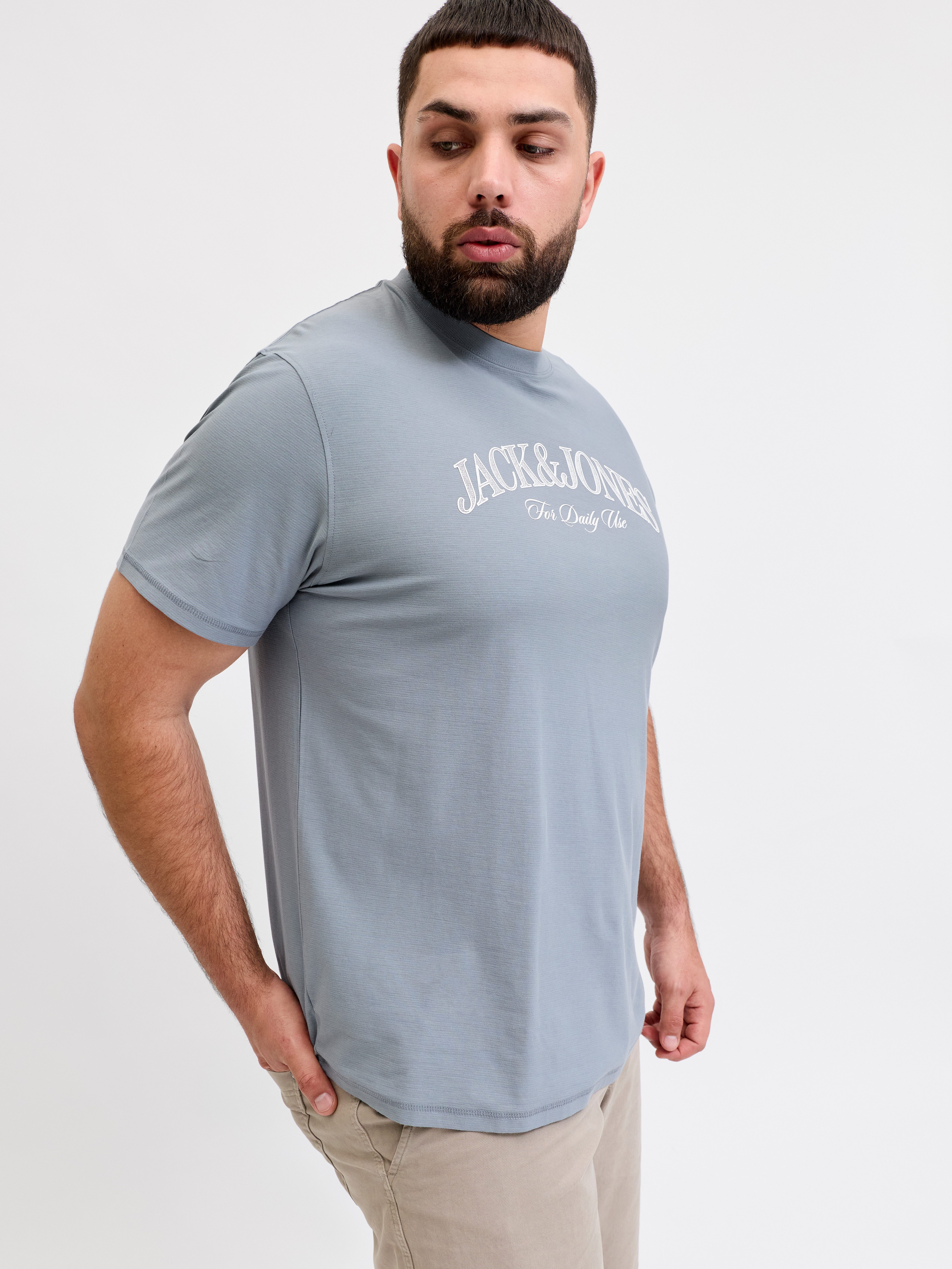 Jack & Jones PlusSize T-Shirt JORCASSIS BRANDING TEE SS CREW NECK PLS mit Logo Schriftzug