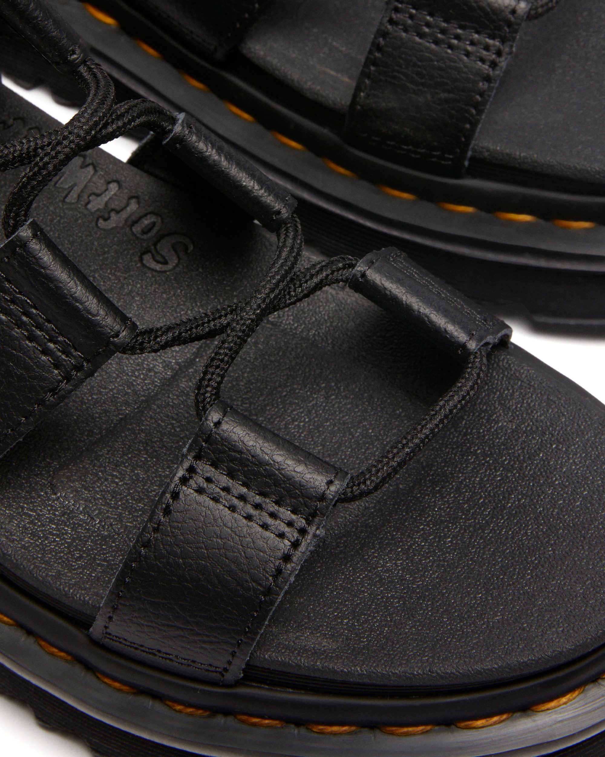 DR. MARTENS Nartilla Sandalette Plateau, Sandalette mit raffinierter Schnürung am Bein