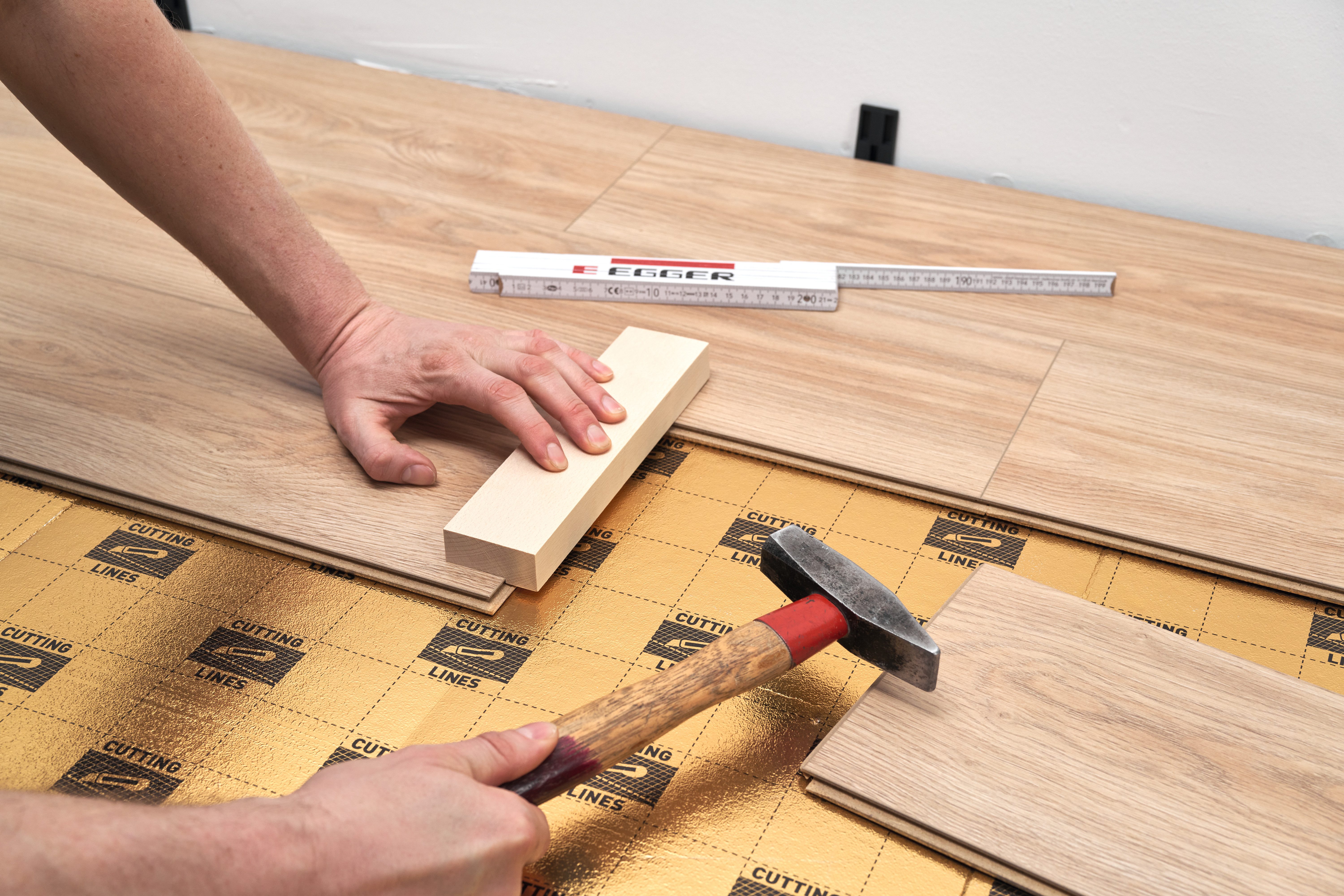 EGGER Verlegeset Fußboden, L: 10.3 cm, für Laminat, Designboden oder Korkboden mit Profil CLIC it!
