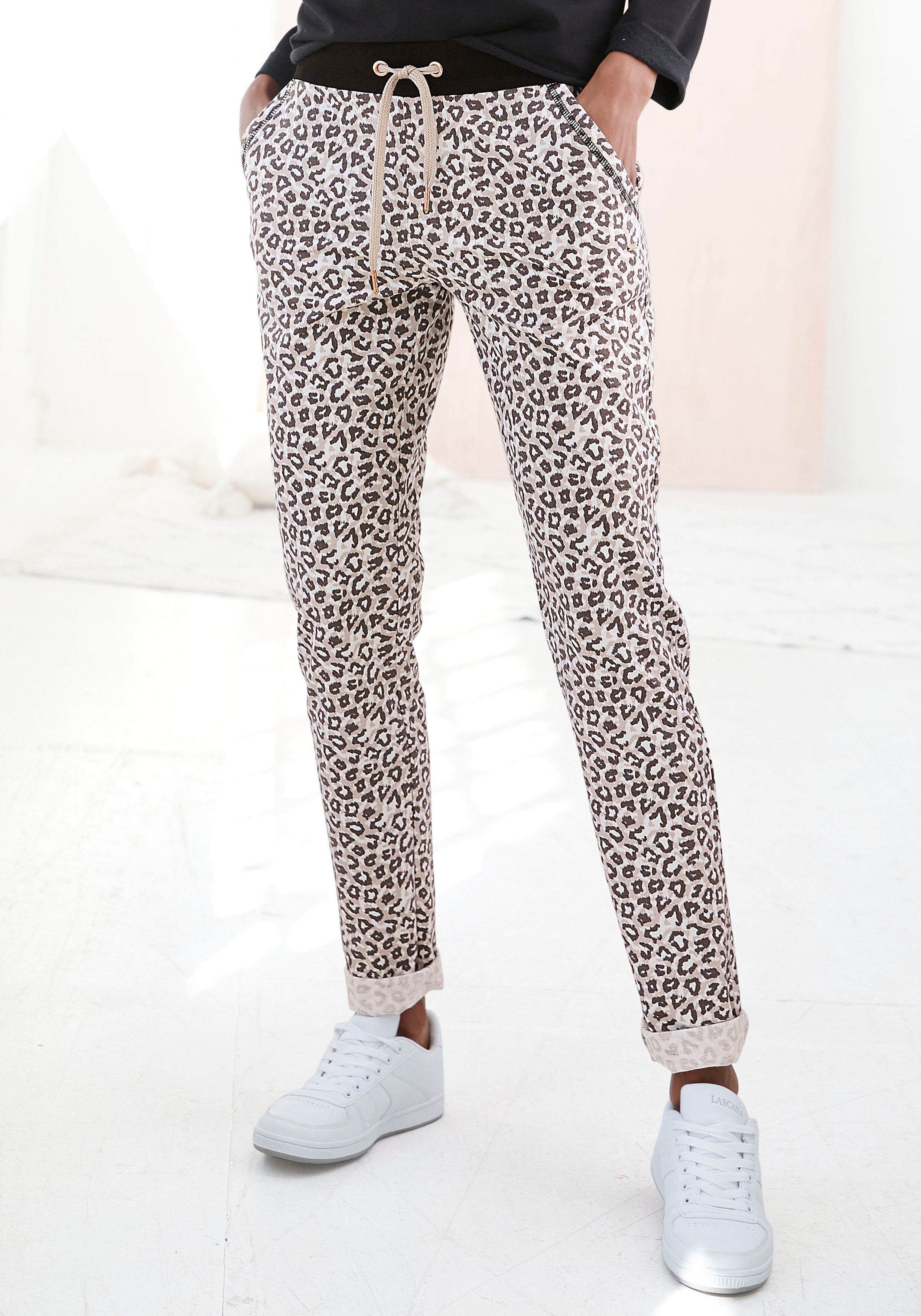 LASCANA Loungepants mit modischem Umschlagsaum, Loungeanzug