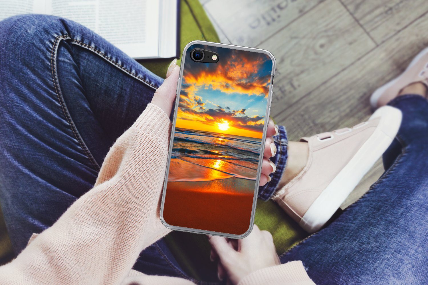 MuchoWow Handyhülle für Apple iPhone 8 Meer - Sonnenuntergang - Strand - Wolken - Orange, Smartphone-Bumper, Print, Handy Schutzhülle Dünn