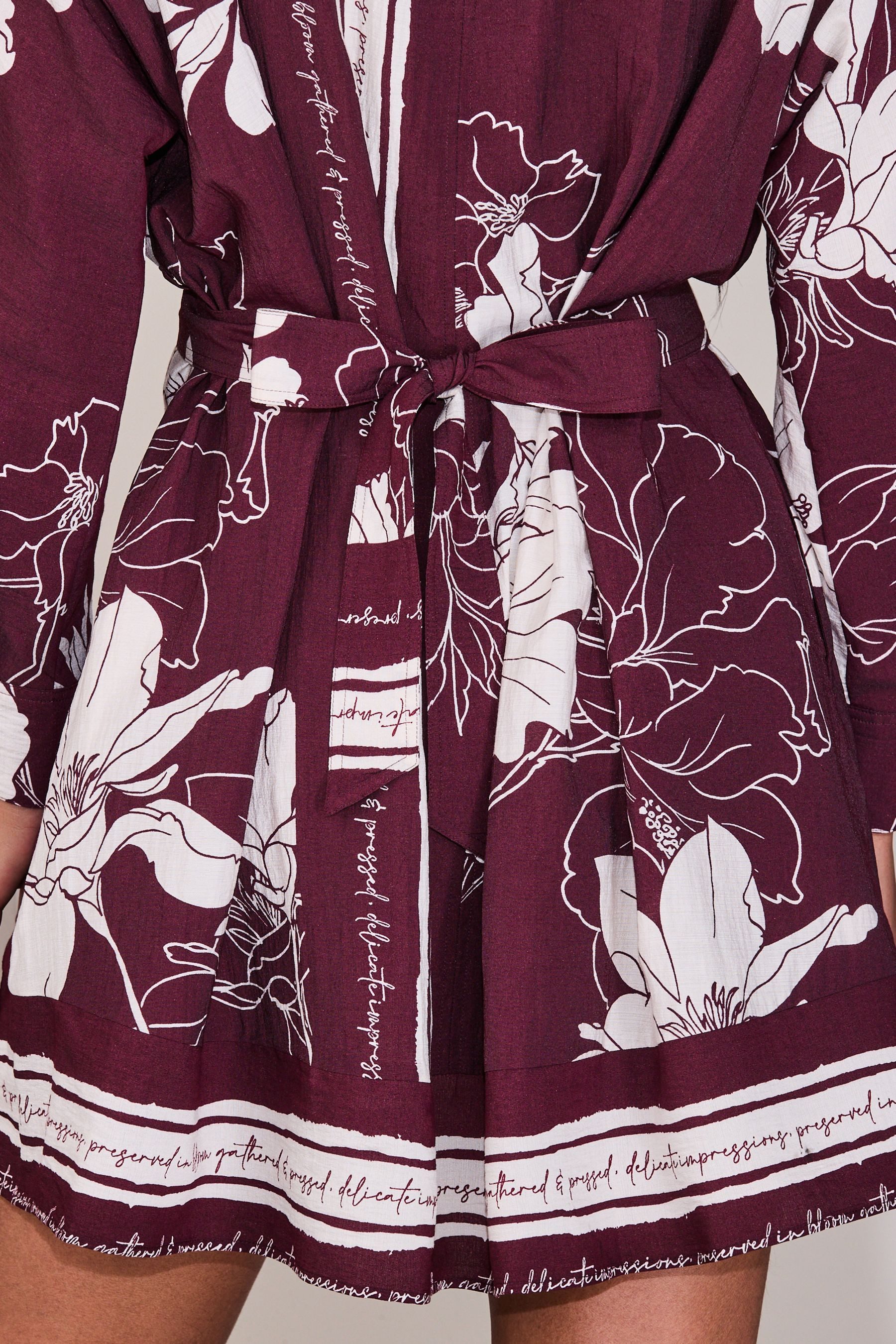 Next Minikleid Langärmeliges, tailliertes Minikleid (1-tlg)