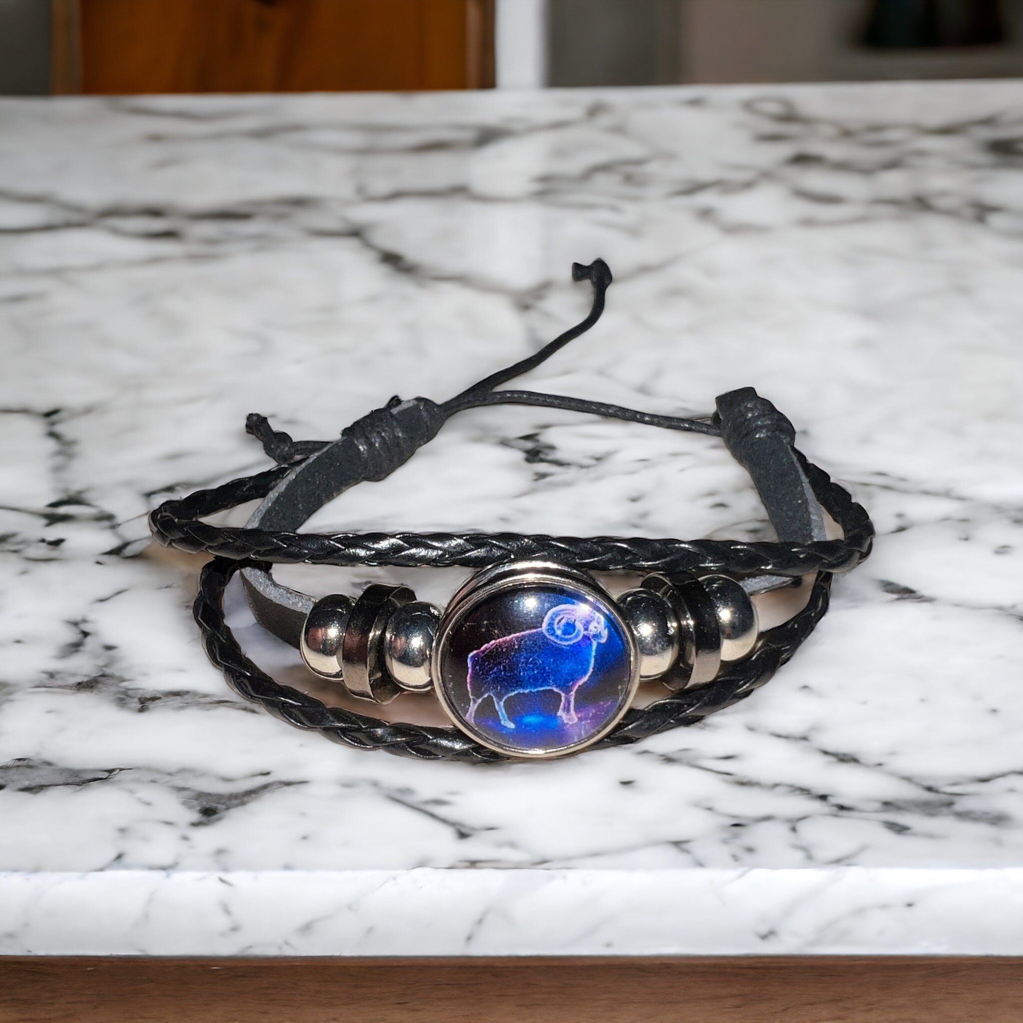 Stelby Armband mit Gravur Sternzeichen Widder mit 3D Gravur im Glas (Weihnachtsgeschenk, Geburtstagsgeschenk, Valentinstaggeschenk, modern, minimalistisch), langlebig, pflegeleicht, unisex