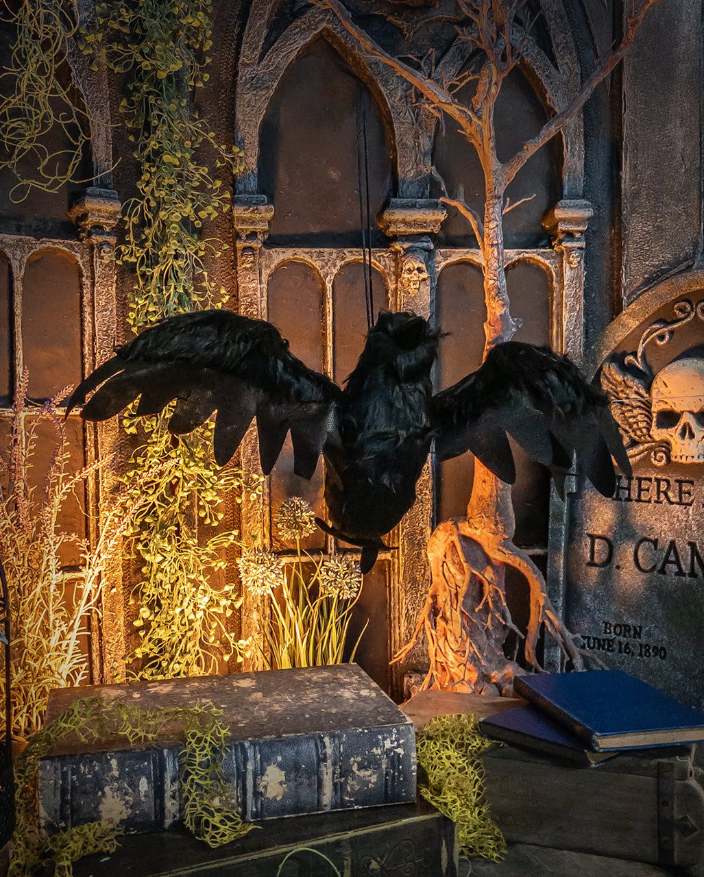 Horror-Shop Dekoobjekt Schwarzer flügelschlagender Rabe Animierte Hallowe – Bild 2 von 4