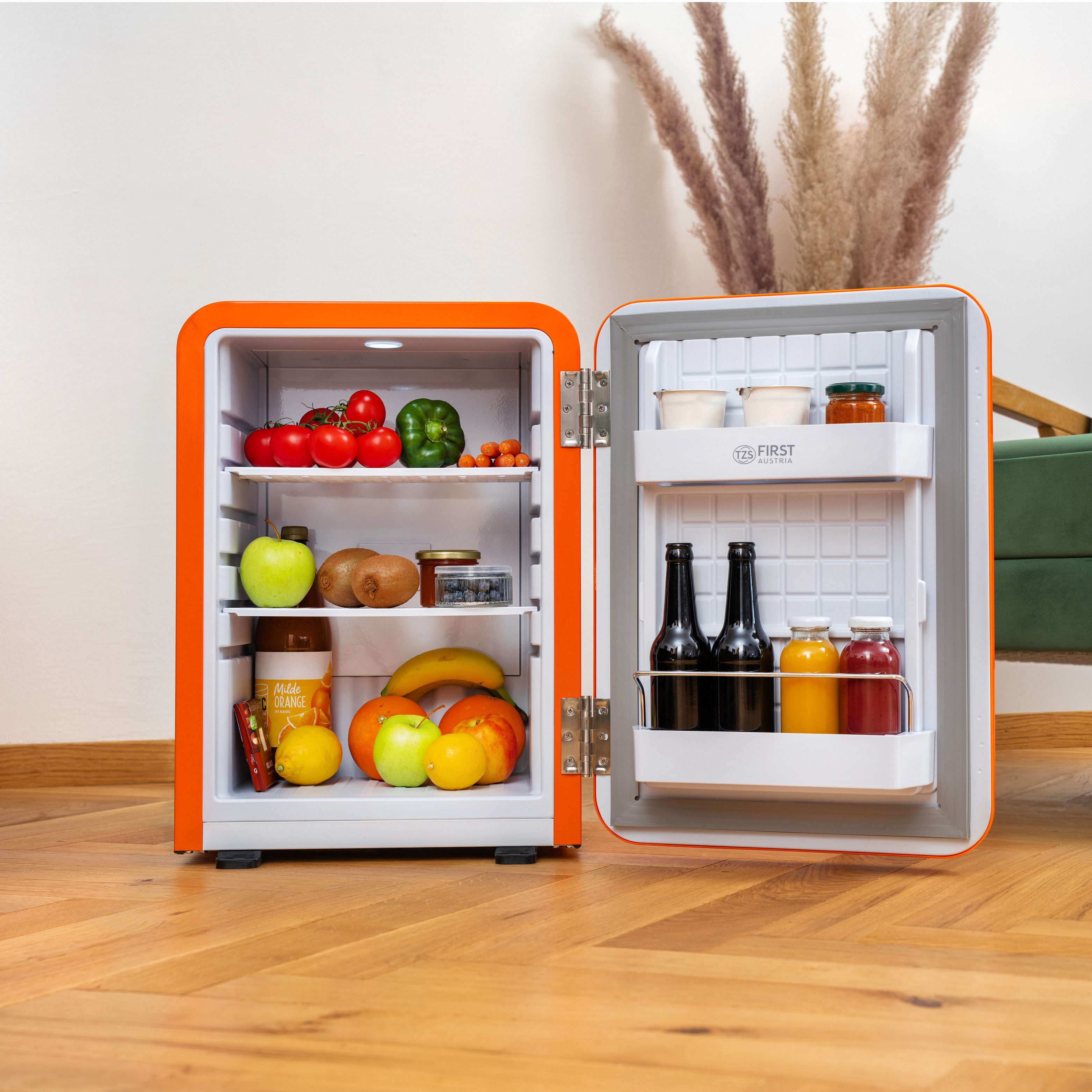 TZS FIRST AUSTRIA Table Top Kühlschrank 40L Retro Lautlos, LED-Beleuchtung FA-5172-3-OR, 56.2 cm hoch, 41 cm breit, Mini Kühlschrank 40L, Minibar E lautlos, LED-Beleuchtung, Retro