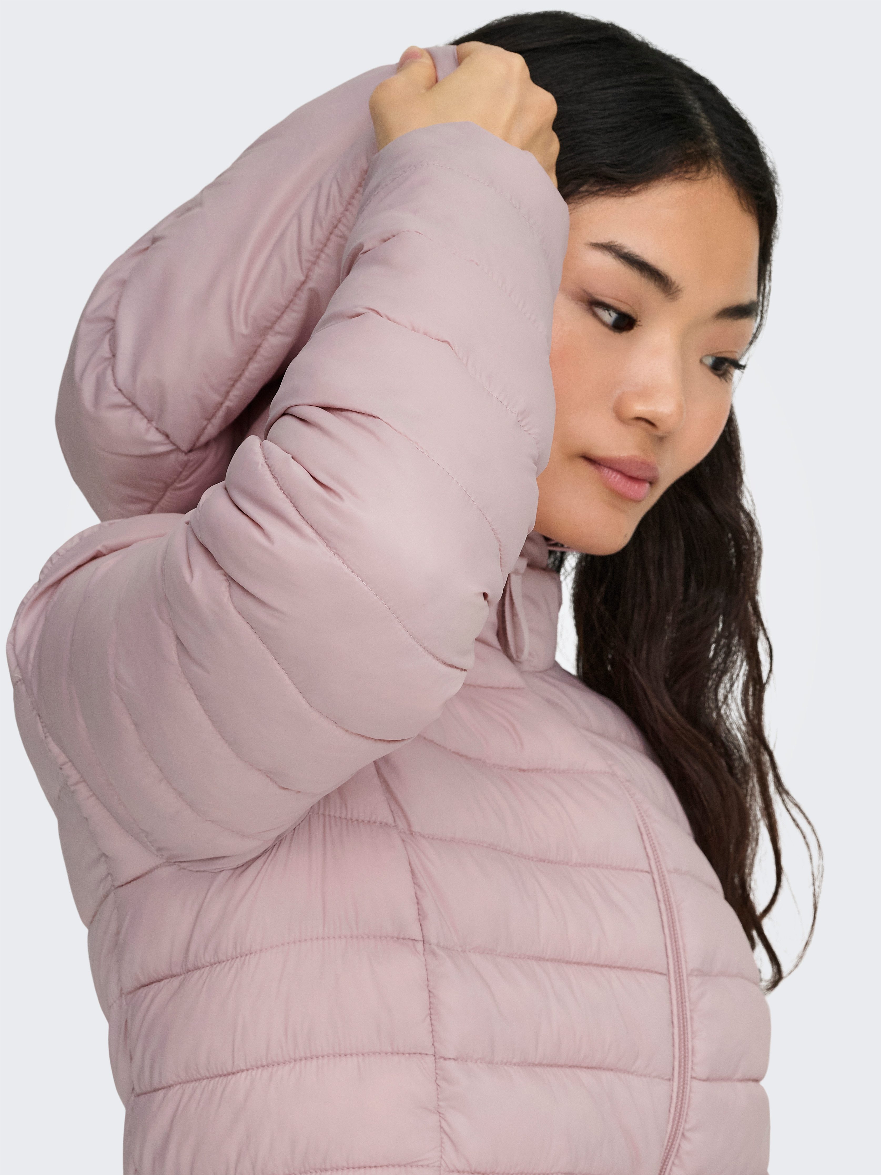 ONLY Steppjacke ONLTAHIA LW QUILTED HOOD JKT OTW CC OTW Kunstfaser
