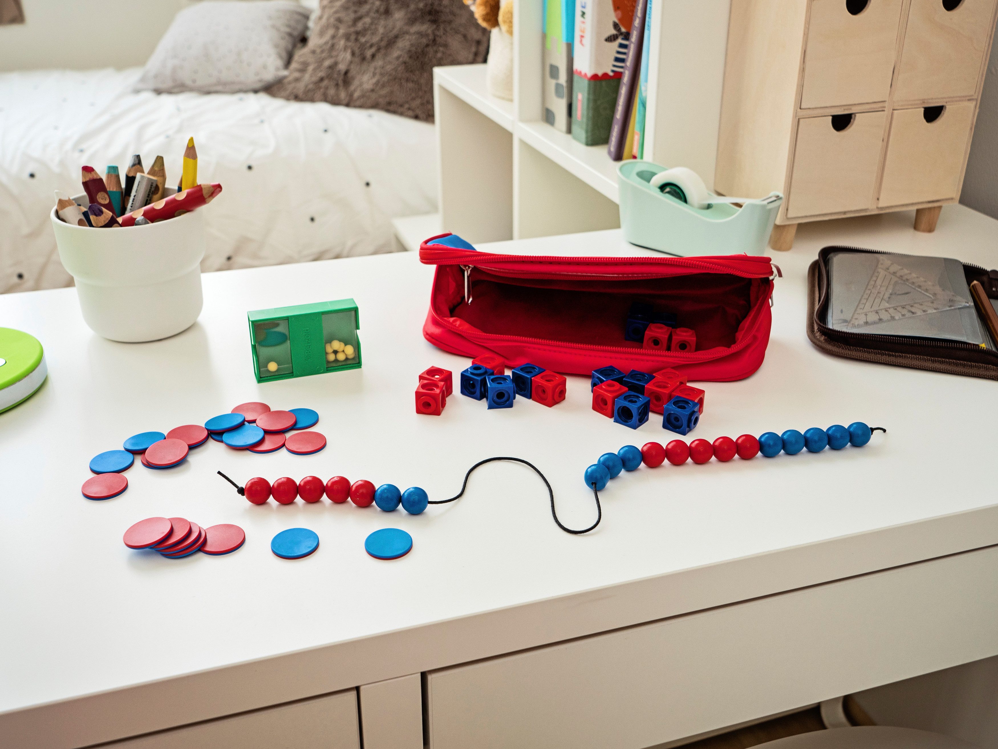 Betzold Lernspielzeug Schüler-Rechen-Set im Mäppchen – Mathematik Lernset Kinder – Bild 4 von 5
