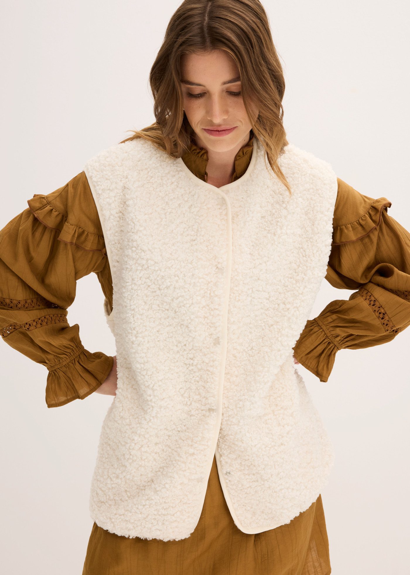 bonprix Plüschweste mit seitlichen Eingriffstaschen, aus Teddyfleece, Oversize-Passform