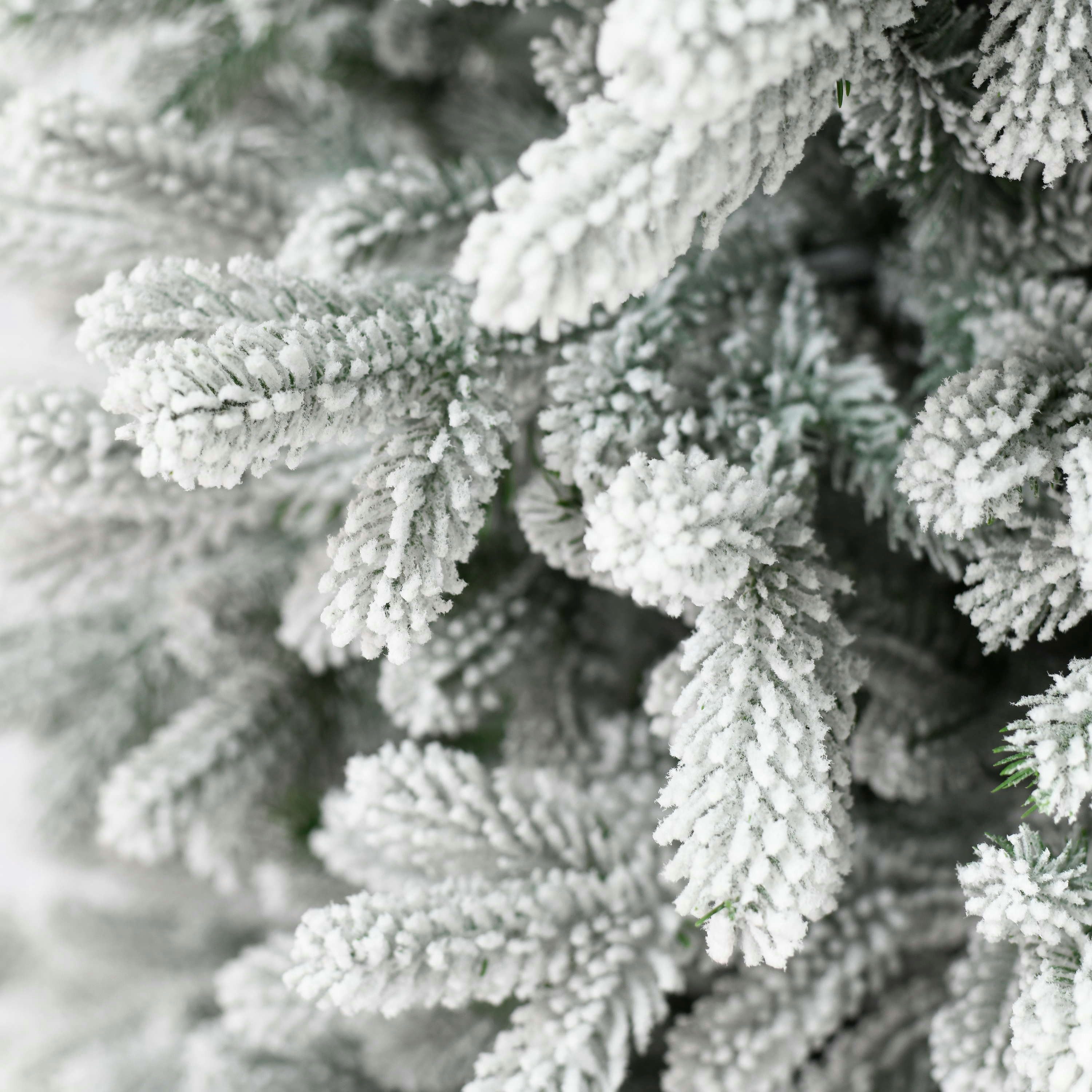 artplants Künstlicher Weihnachtsbaum Kunststoff Tanne Alaska Speed, beschneit, 210 cm, Ø 140 cm