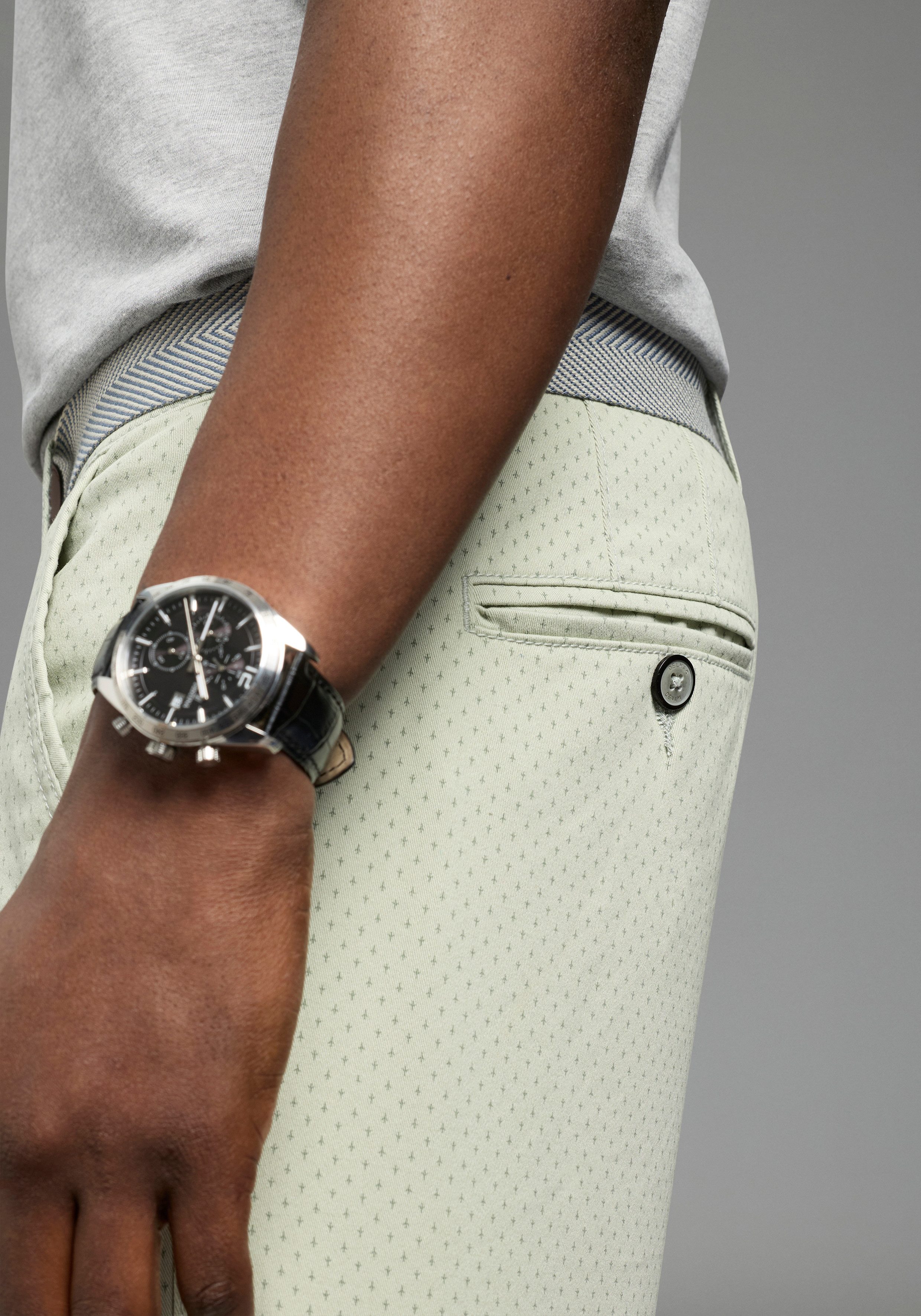 DELMAO Shorts kniefrei, gerades Bein, mit Eingrifftaschen und Gesäßtaschen