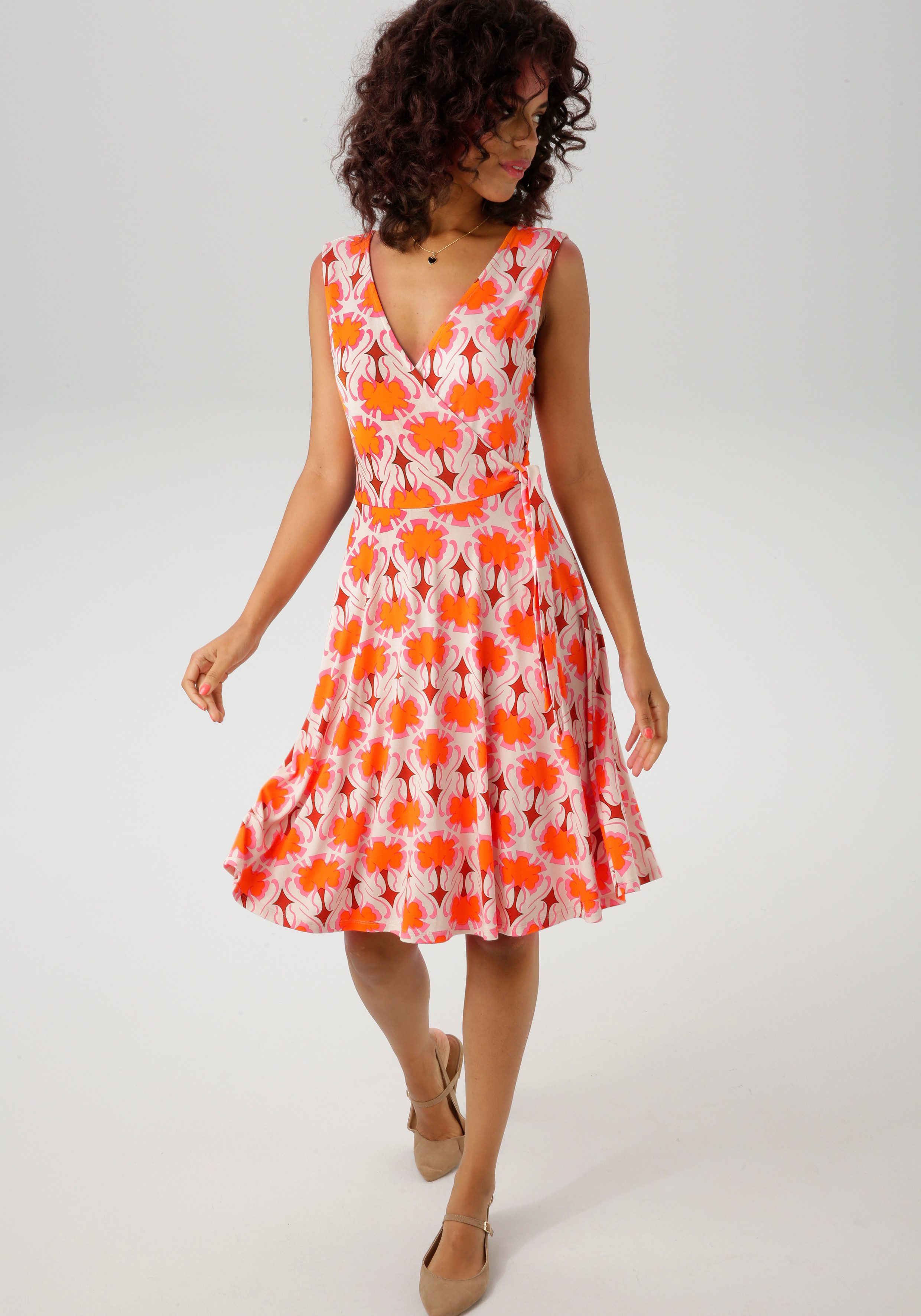 Aniston CASUAL Sommerkleid mit extravagantem Retro-Muster günstig online kaufen