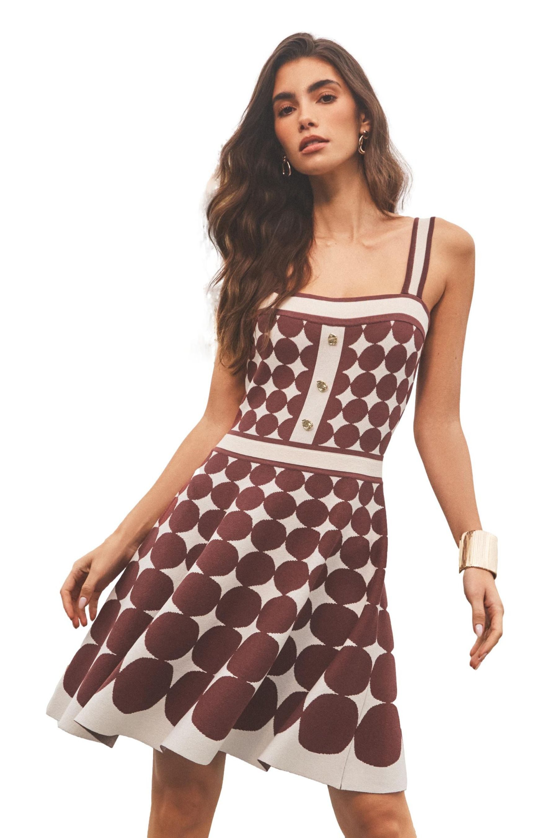 LIPSY Trägerkleid Lipsy Strick-Minikleid mit Knöpfen und Kreismuster (1-tlg)
