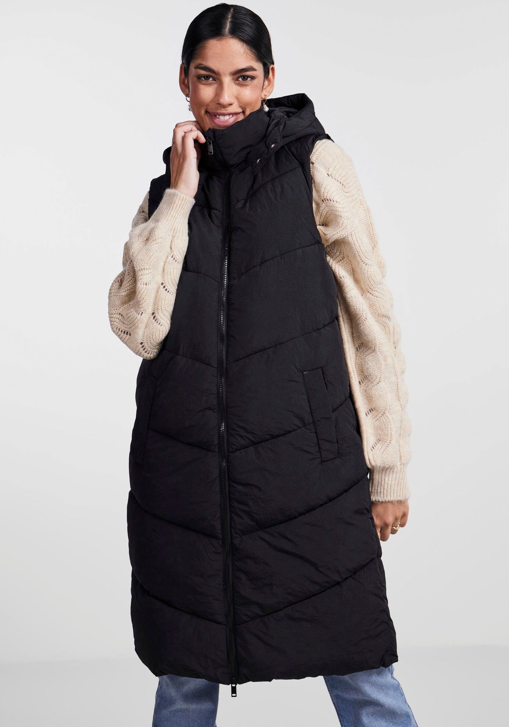 pieces Steppweste PCJAMILLA LONG PUFFER VEST, Hochschliessender Kragen mit  Kapuze