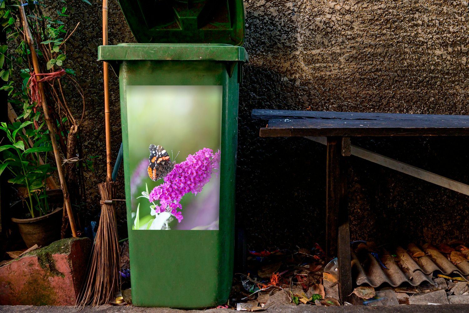 St), Admiral Container, lila Abfalbehälter Mülleimer-aufkleber, auf Wandsticker einem Sticker, MuchoWow Schmetterling (1 Schmetterlingsstrauch Mülltonne,