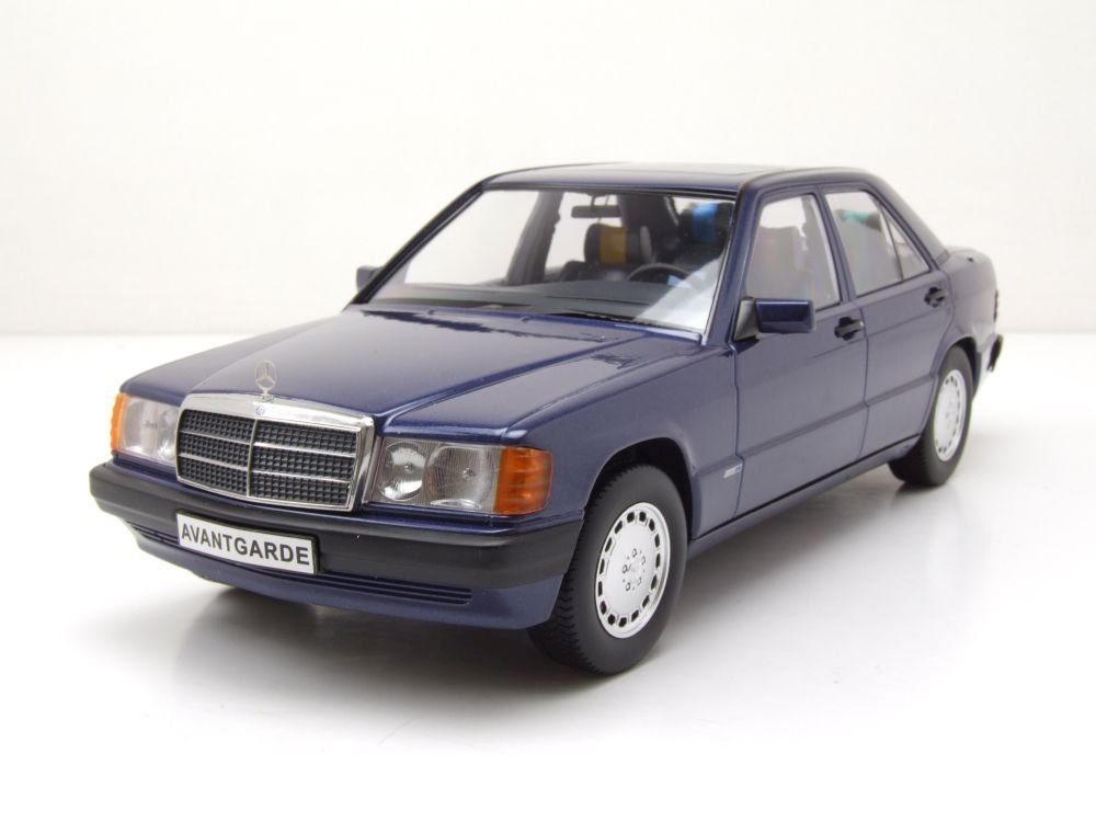 Triple9 Modellauto Mercedes 190 E 2.3 Avantgarde W201 1993 blau metallic Modellauto 1:18, Maßstab 1:18