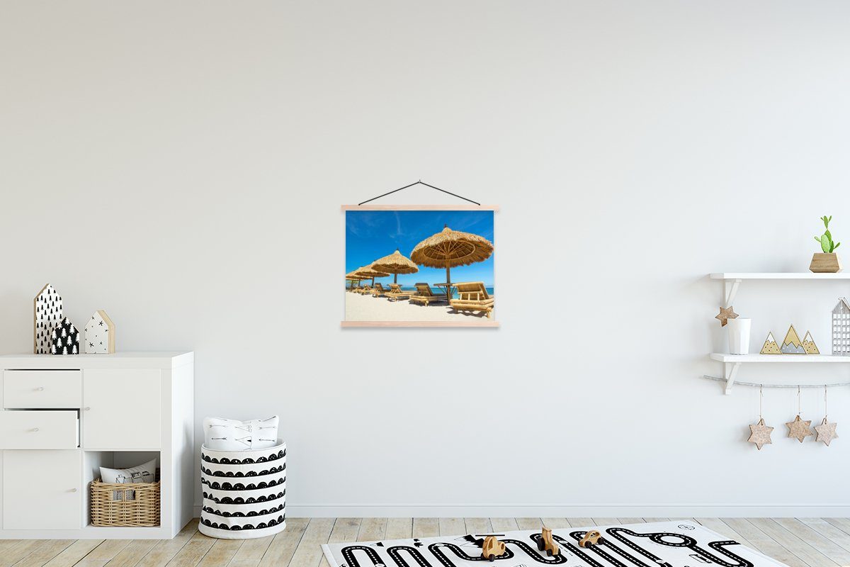 MuchoWow Poster Strandkorb - Strand - Sonnenschirm - Meer - Sommer, (1 St), Posterleiste, Textilposter für Wohnzimmer, Bilderleiste, Magnetisch
