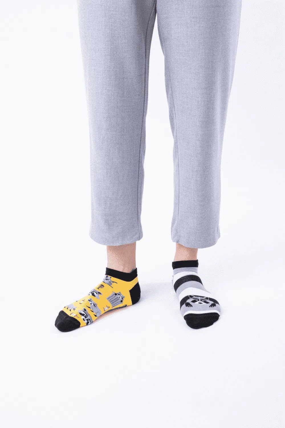 Many Mornings Sneakersocken Many Mornings Sneaker Raccoon Bandit (1 Paar, 1-Paar, 1 Paar) immer ein dismatching Paar – Bild 2 von 2