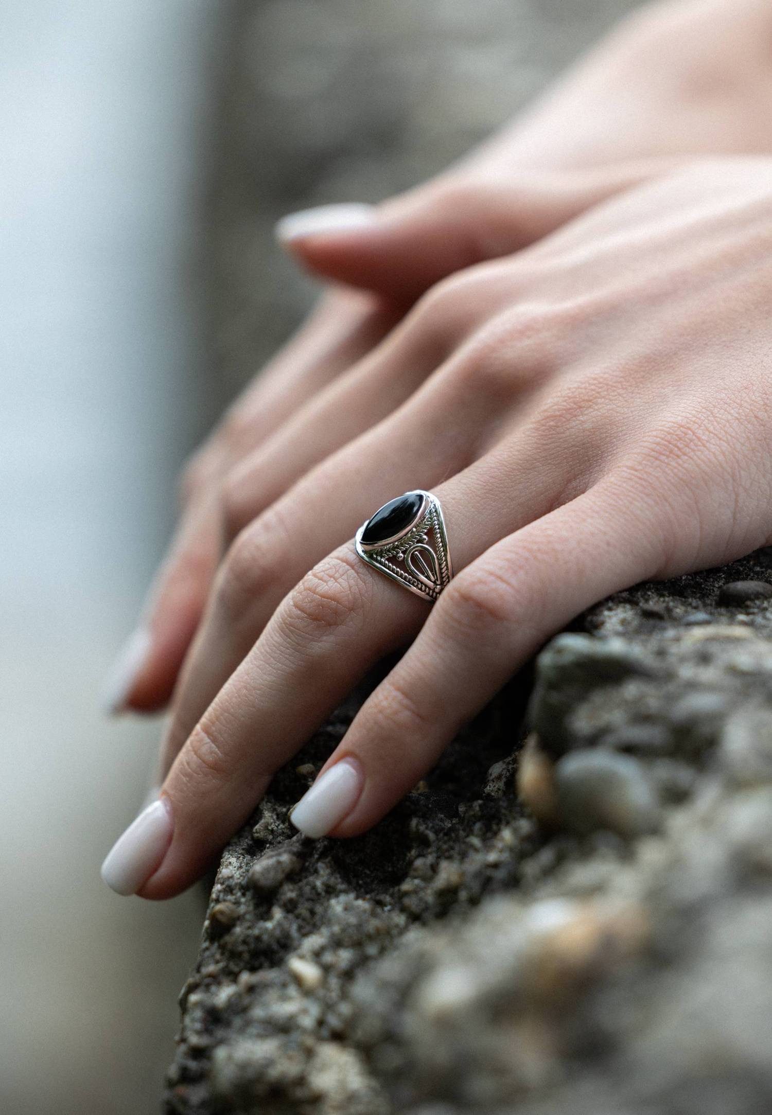 mantraroma Silberring DAHAB Ellipse aus 925 Silber mit Onyx (Ring mit Schmuckbeutel), Damenring aus 925er Silber