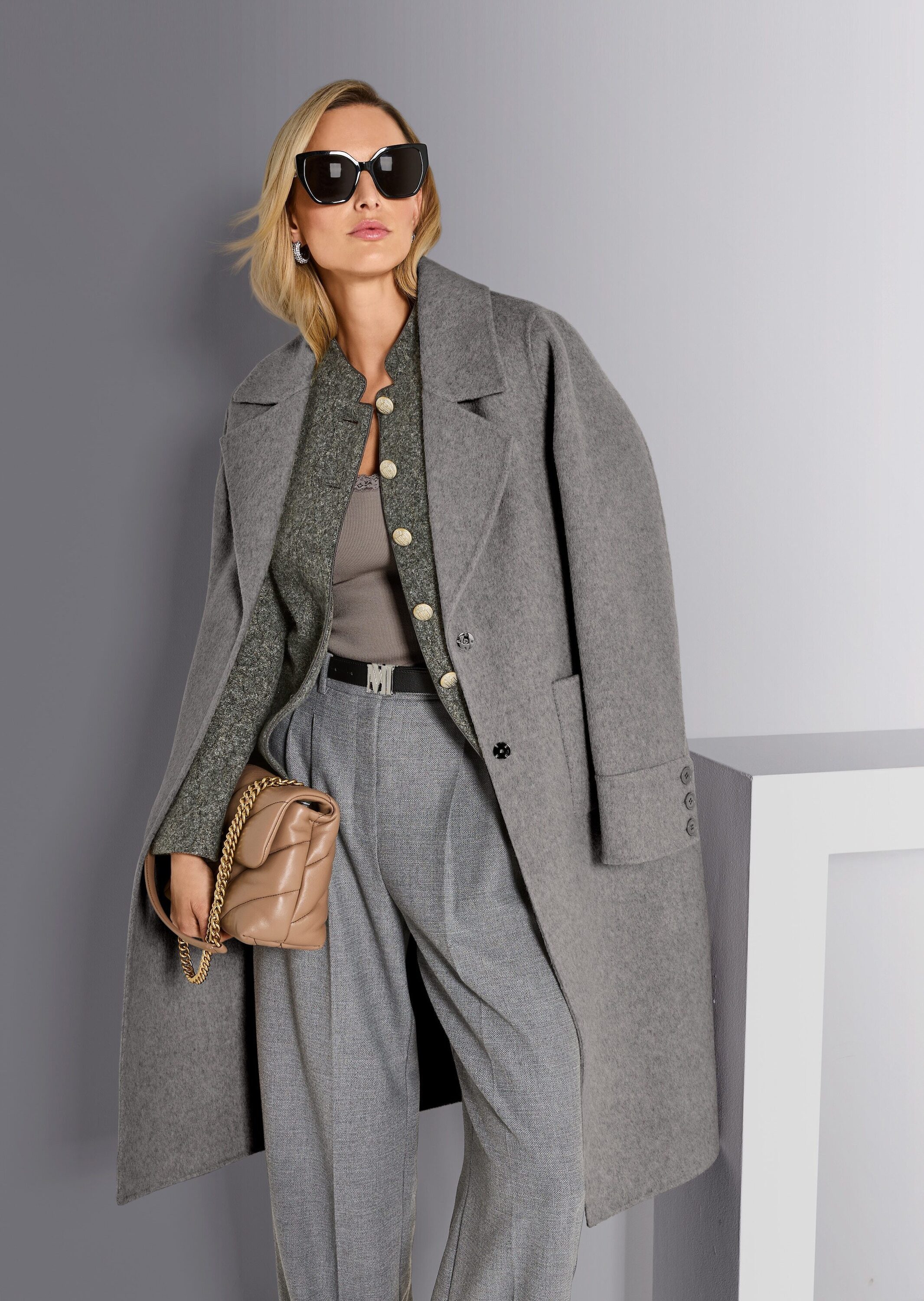 MADELEINE Kurzmantel Doubleface-Mantel mit Kaschmir Weicher Wollmix-Mantel mit Reverskragen, Druckknopfverschluss