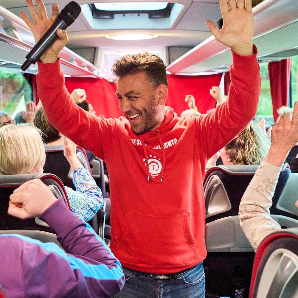 Jochen Schweizer Erlebnisgutschein Comedy Sightseeing-Bustour für 2, Hier findet Comedy Stadt!