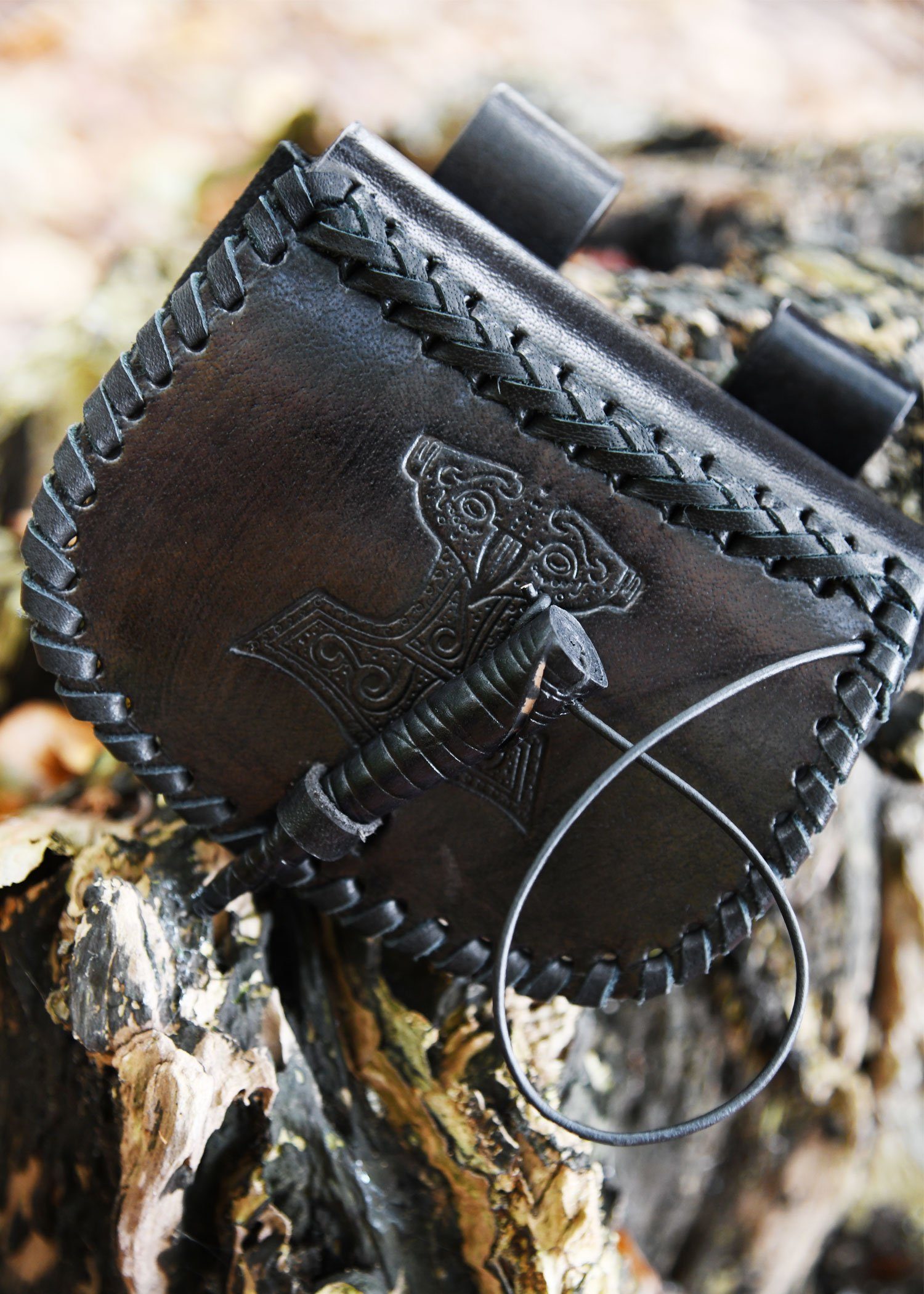 Battle Merchant Ritter-Kostüm Kleine Gürteltasche schwarz, aus Leder mit Thorshammer-Prägung