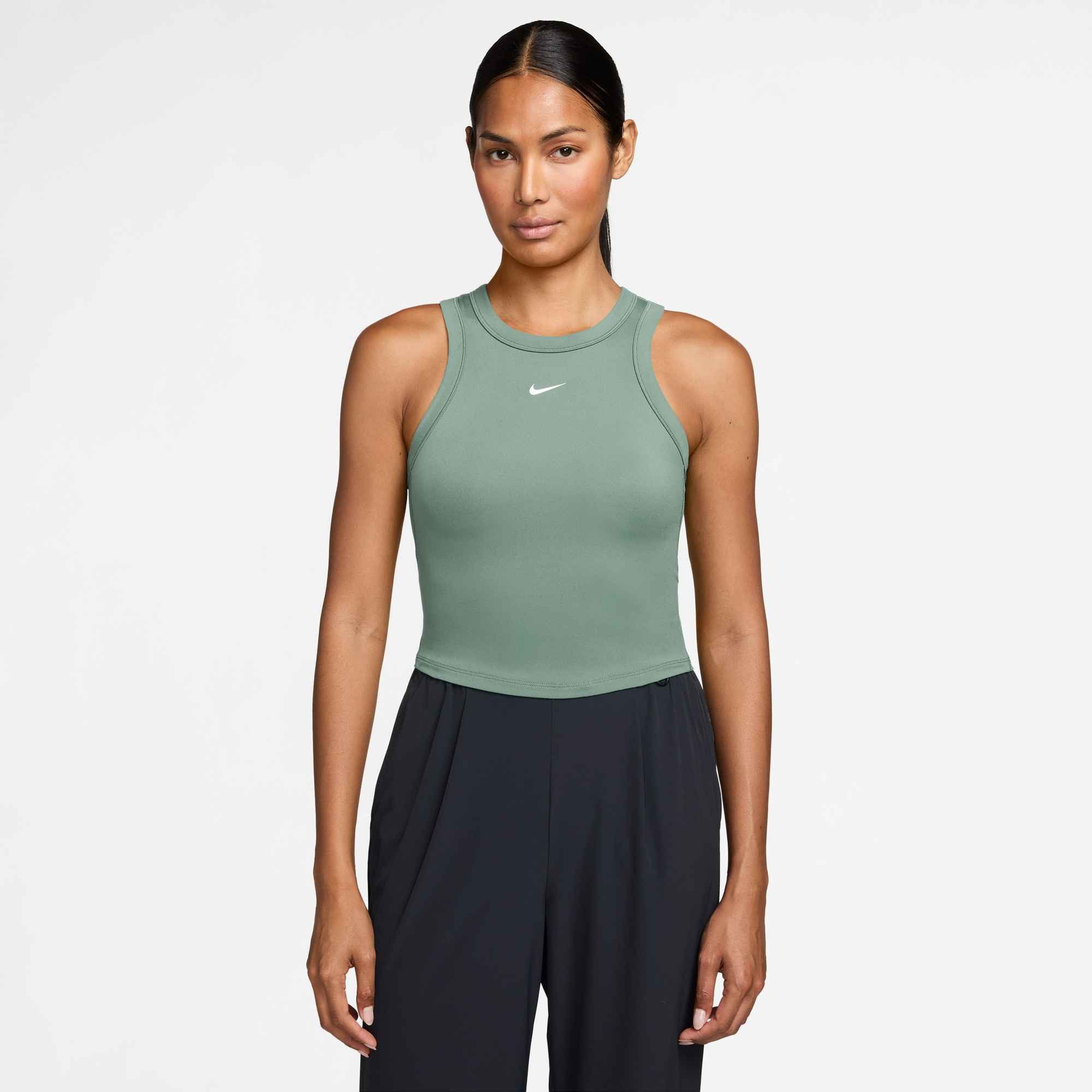 Nike Tanktop W NK ONE FITTED DF CROP TANK abgerundeter Saum, Tanktop-Form, aus Polyester und Elasthan