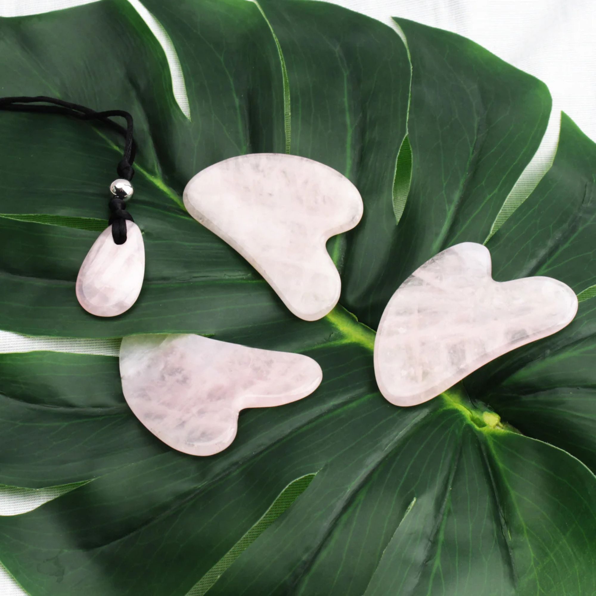 PARSA Beauty Gesichtsmassagegerät Nature Love Gua Sha Massagestein aus echtem Rosenquarz
