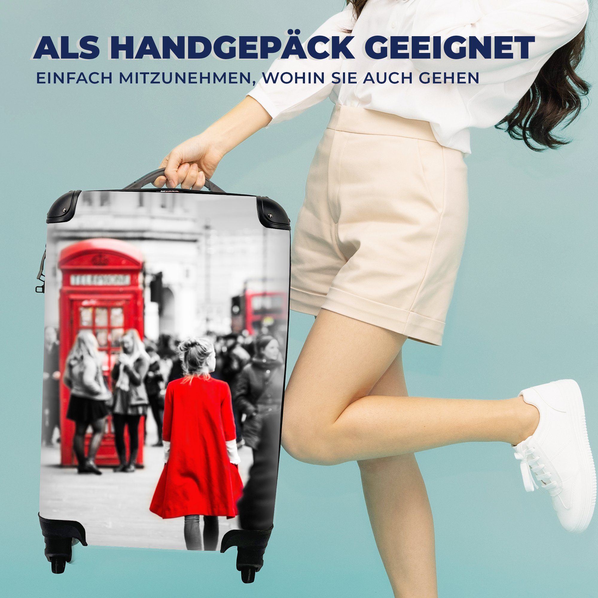 für 4 die roten Handgepäck Trolley, in einer rollen, Rollen, die, Handgepäckkoffer mit Frau einer Jacke, durch Schwarz-Weiß-Foto MuchoWow Reisetasche Ferien, Reisekoffer