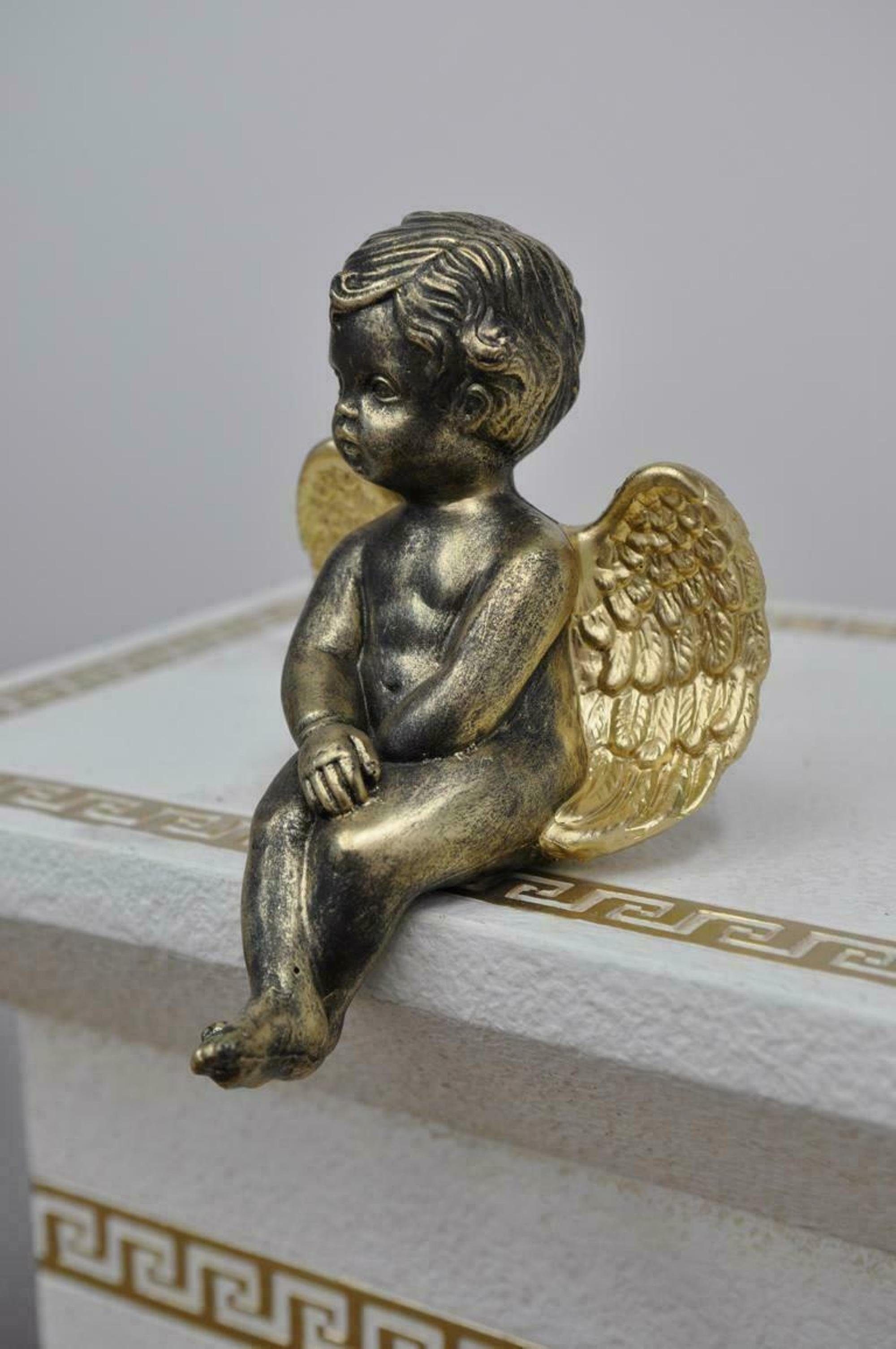 JVmoebel Engelfigur Sitzender Engel aus handgefertigtem Stuckgips in Gold, Made in Europa