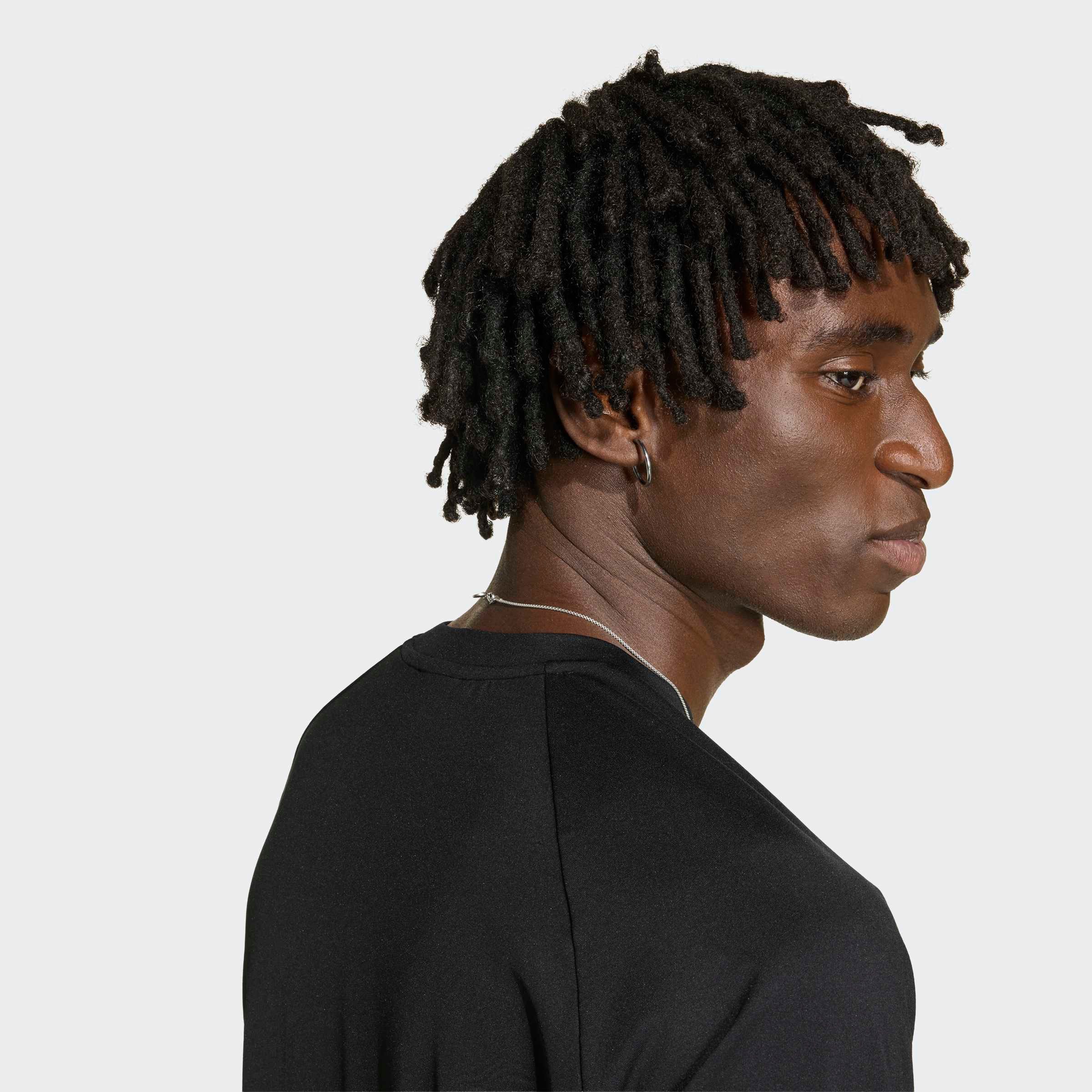 adidas Originals T-Shirt TECH TREFOIL ESSENTIALS POLYESTER sportlicher Stil, ohne Verschluss, aus Polyester – Bild 4 von 5