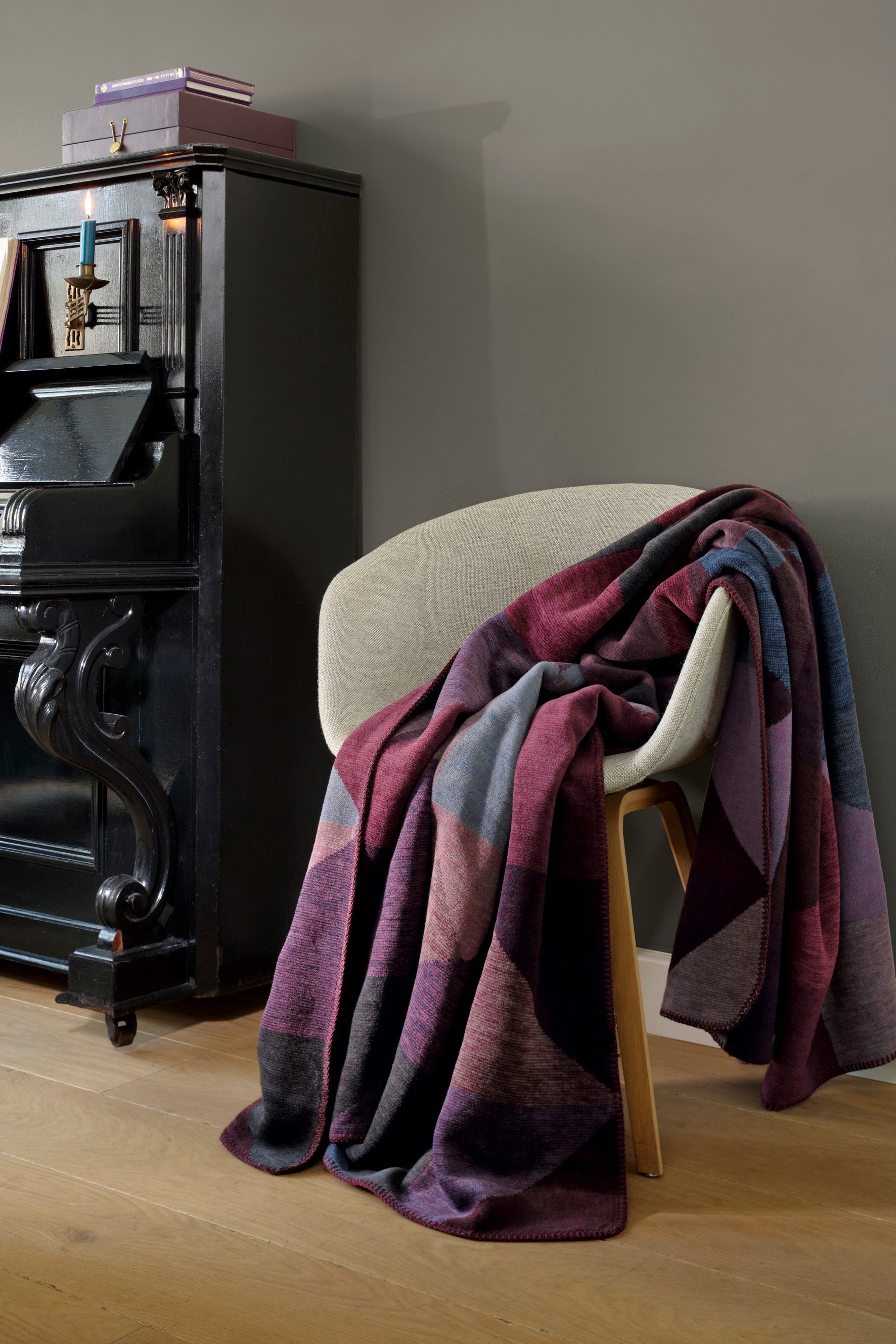 Wohndecke Purple Geometric, lila Sofadecke in günstig online kaufen