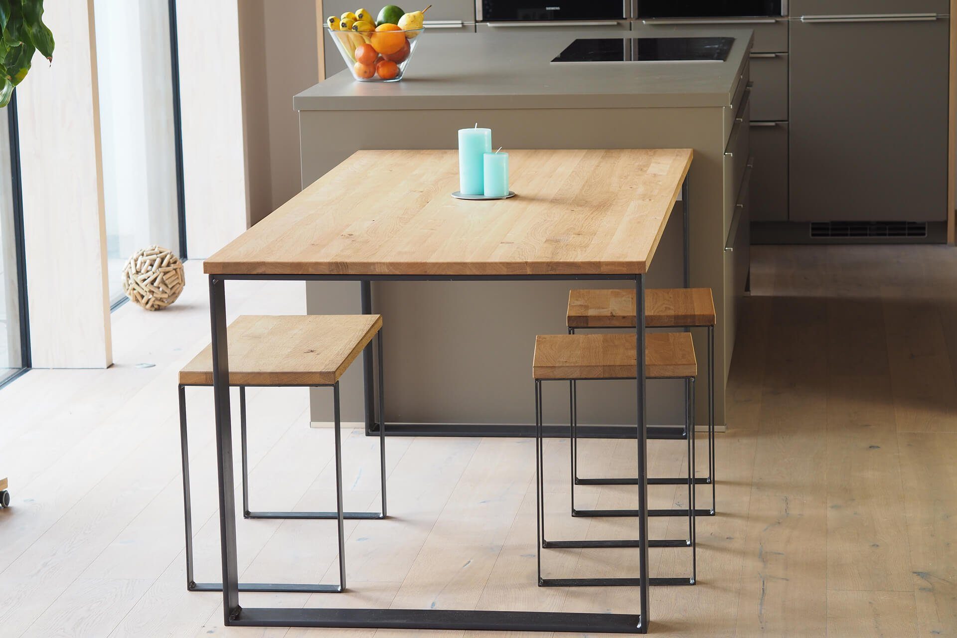 KUNSTLOFT Hocker Spatzl 35x47x35 cm, handgefertigter Sitzhocker aus Wildeiche und Metall