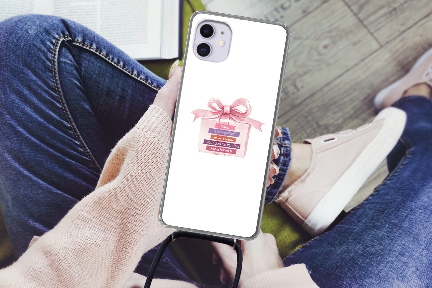 MuchoWow Handyhülle für Apple iPhone 12 Geschenk - Schleife - Text - Rosa, Tragbare Handyhüllen mit Kette zum umhängen, Handykette Handyband