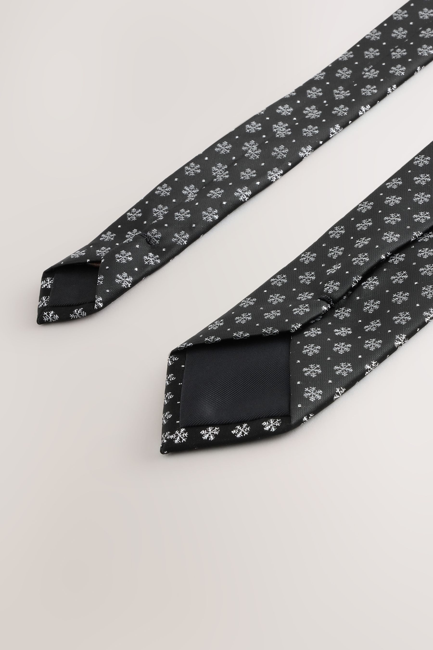 Next Krawatte Krawatte mit Weihnachtsmuster (2-St)