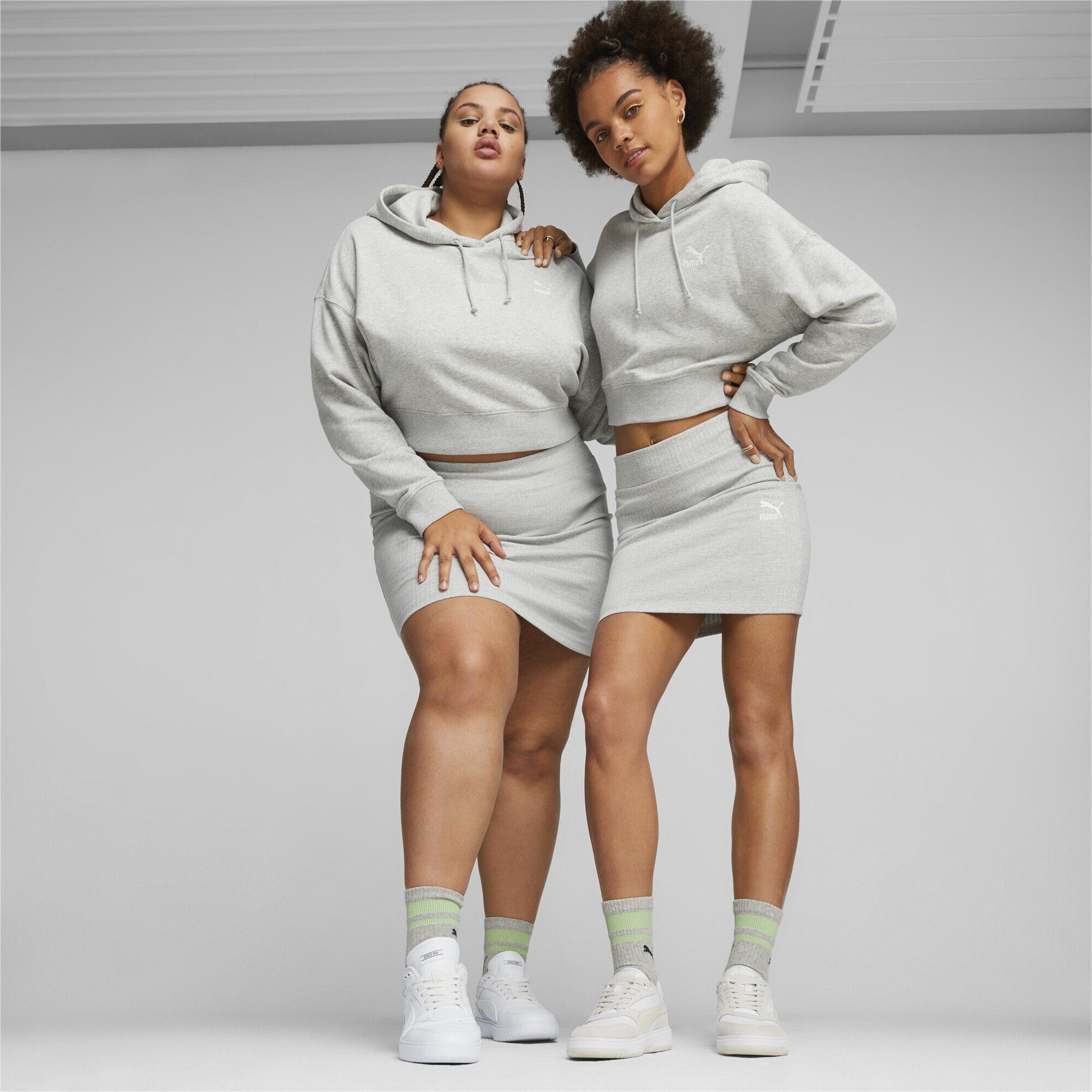 PUMA Sweatshirt Classics Cropped Hoodie Damen, Kapuze mit Tunnelzug