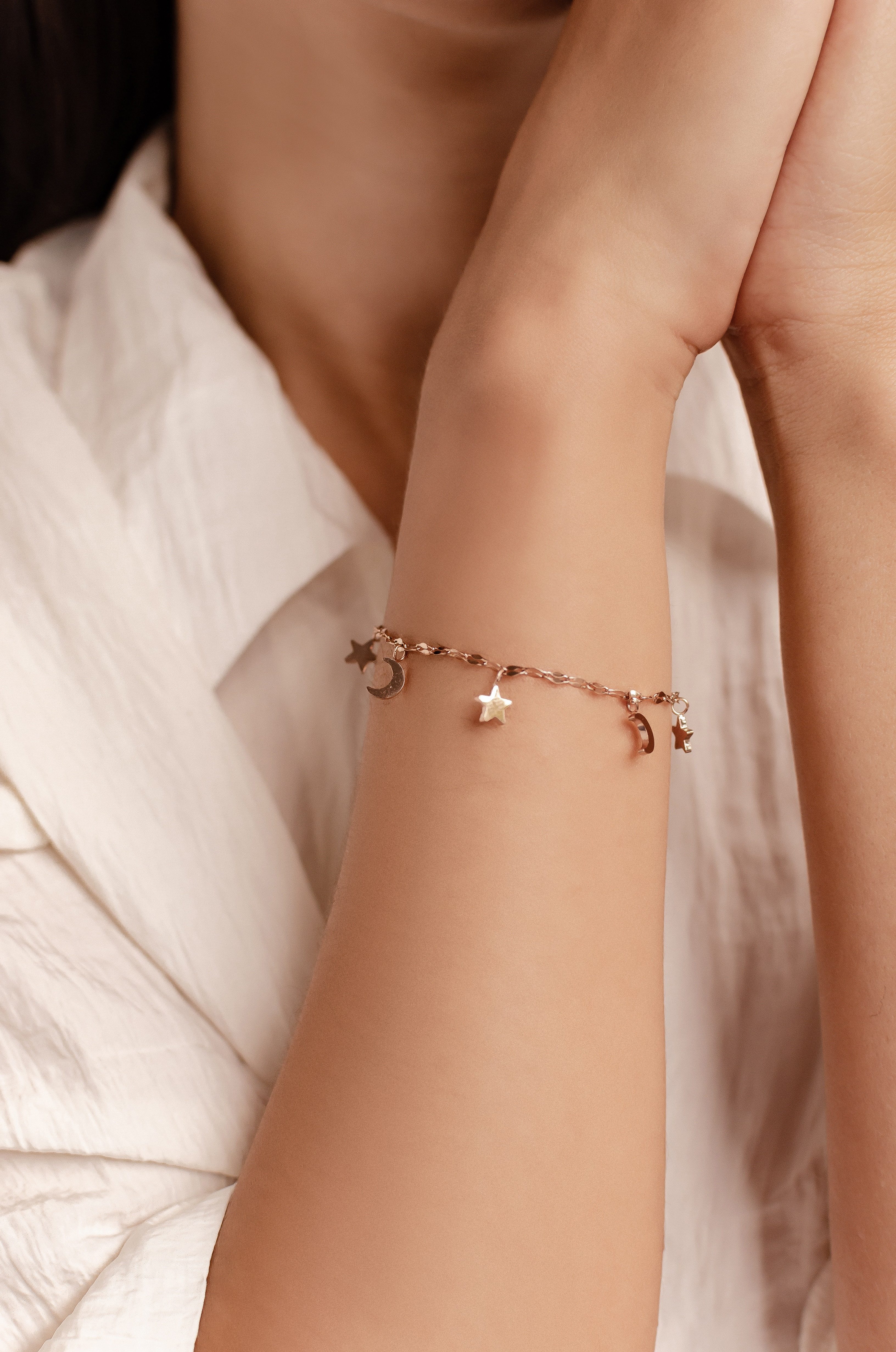 Hey Happiness Gliederarmband Stern Halbmond Anhänger, vergoldet 18K Roségold, Damen Armkette Ankerkette, Strandschmuck