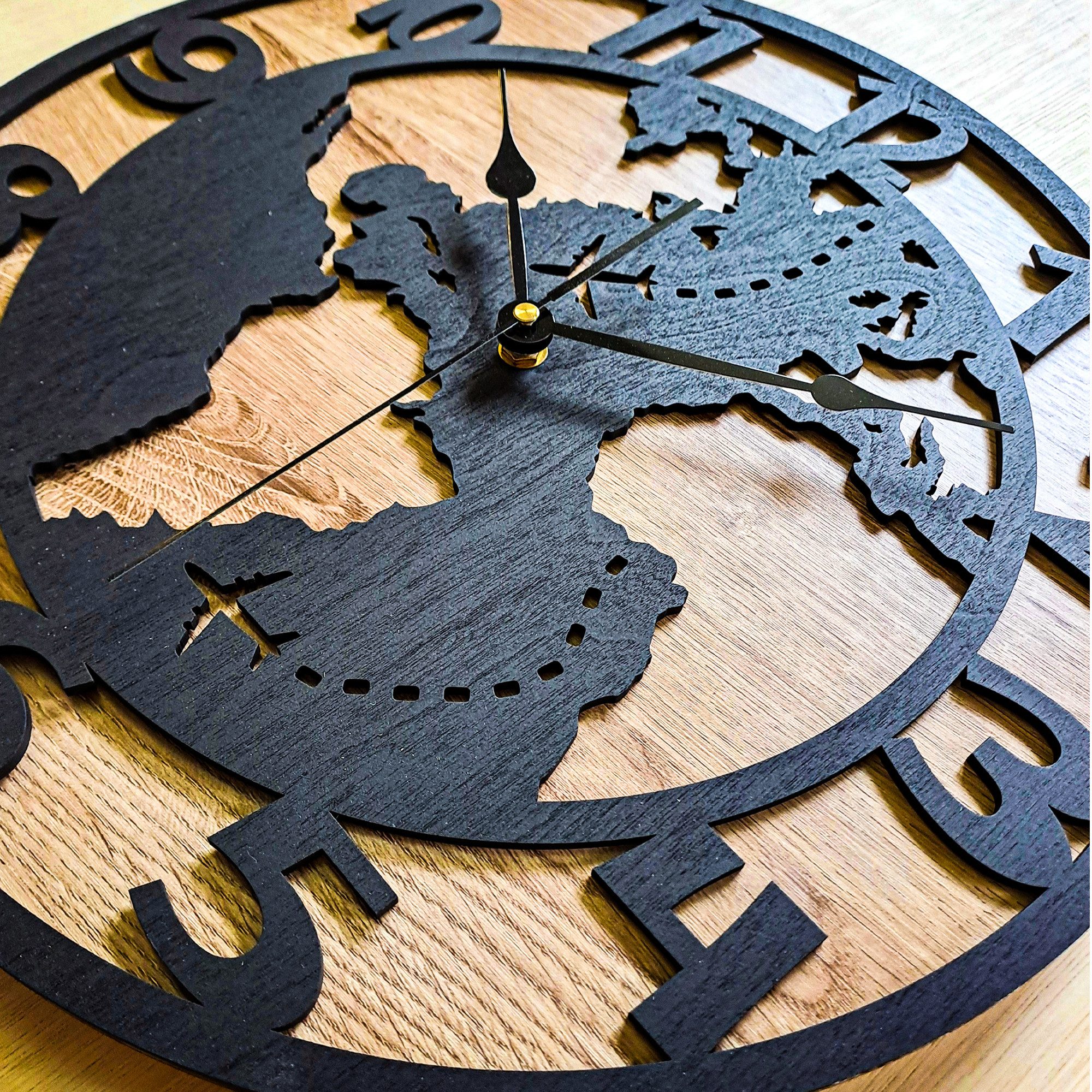 ORNAMENTI Wanduhr Grosse, Modern, holz Wanduhr für Reisende, Touristen, Weltkarte (ohne Ticken, Wanddeko, Holzdeko, 3 Größen 40, 50, 60 cm, handmade)