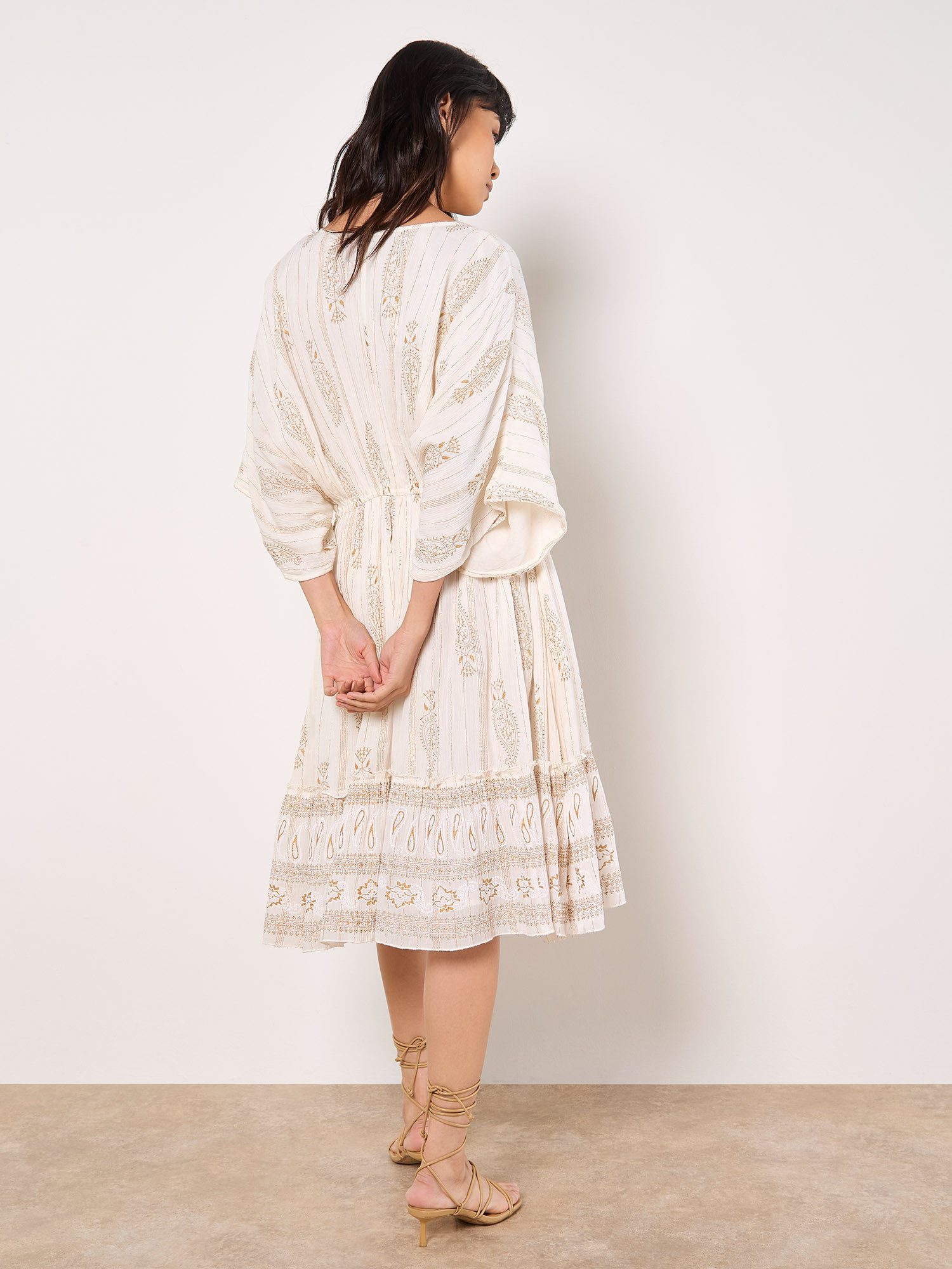 Apricot Midikleid Gold Print Tassel Dress mit Gold-Details