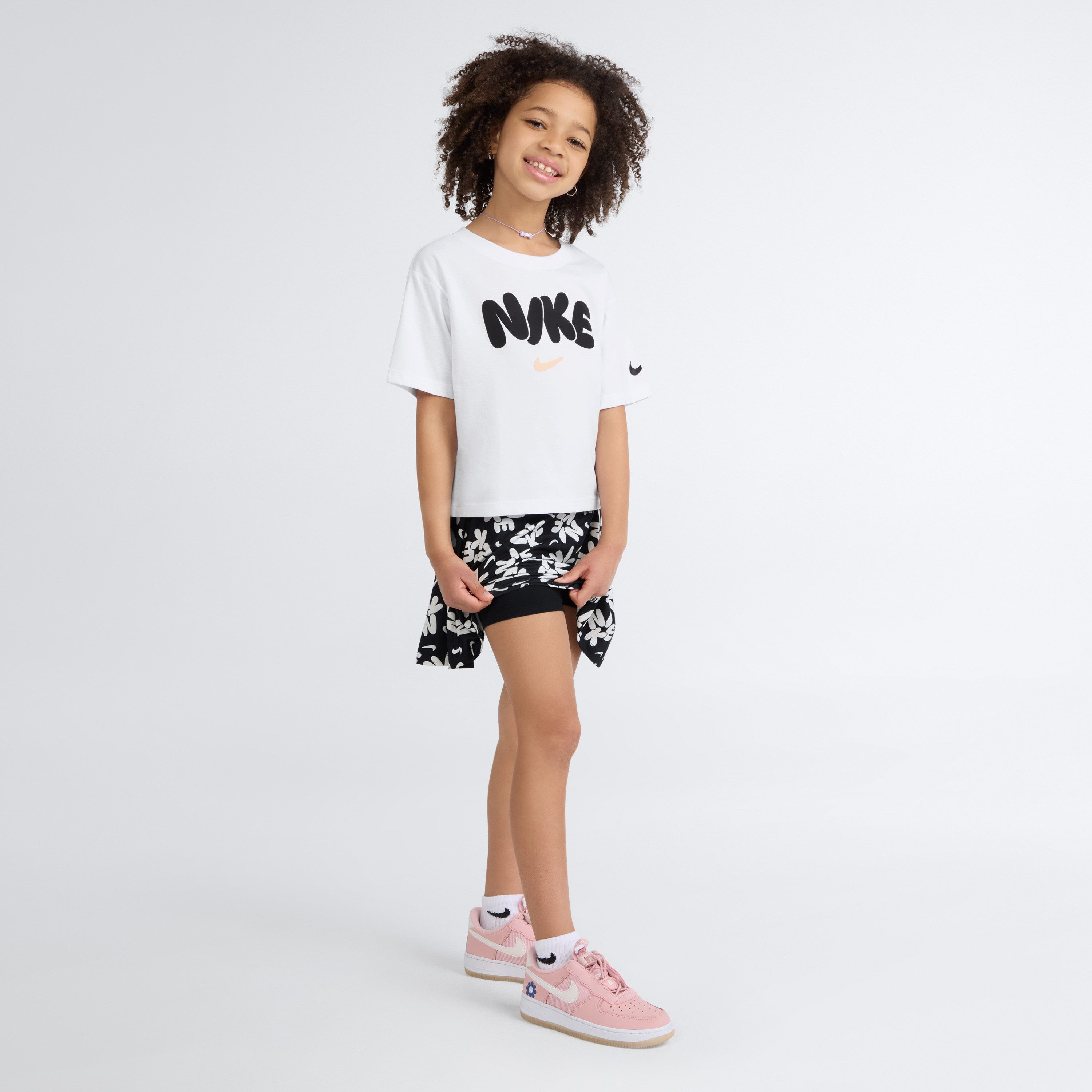 Nike Sportswear T-Shirt & Shorts NKG BOLD PLAY SCOOTER SET (2-tlg) 2-teiliges Set aus T-Shirt und Shorts, für Kinder